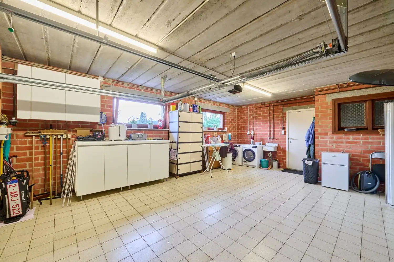 Residentieel en op een uitgestrekt perceel gelegen vernieuwde woning met 3/4 slaapkamers foto 16