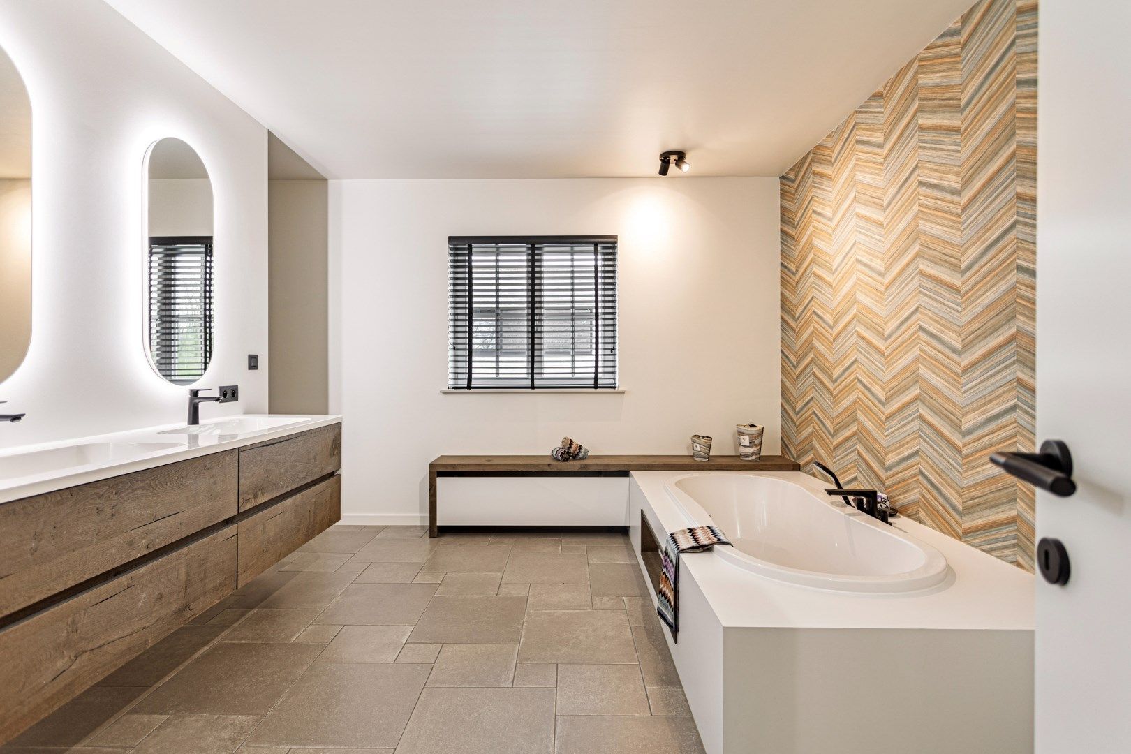 Ruim ingedeelde kwalitatieve villa op 12 are met adembenemd zicht op achterliggend groen. foto 30