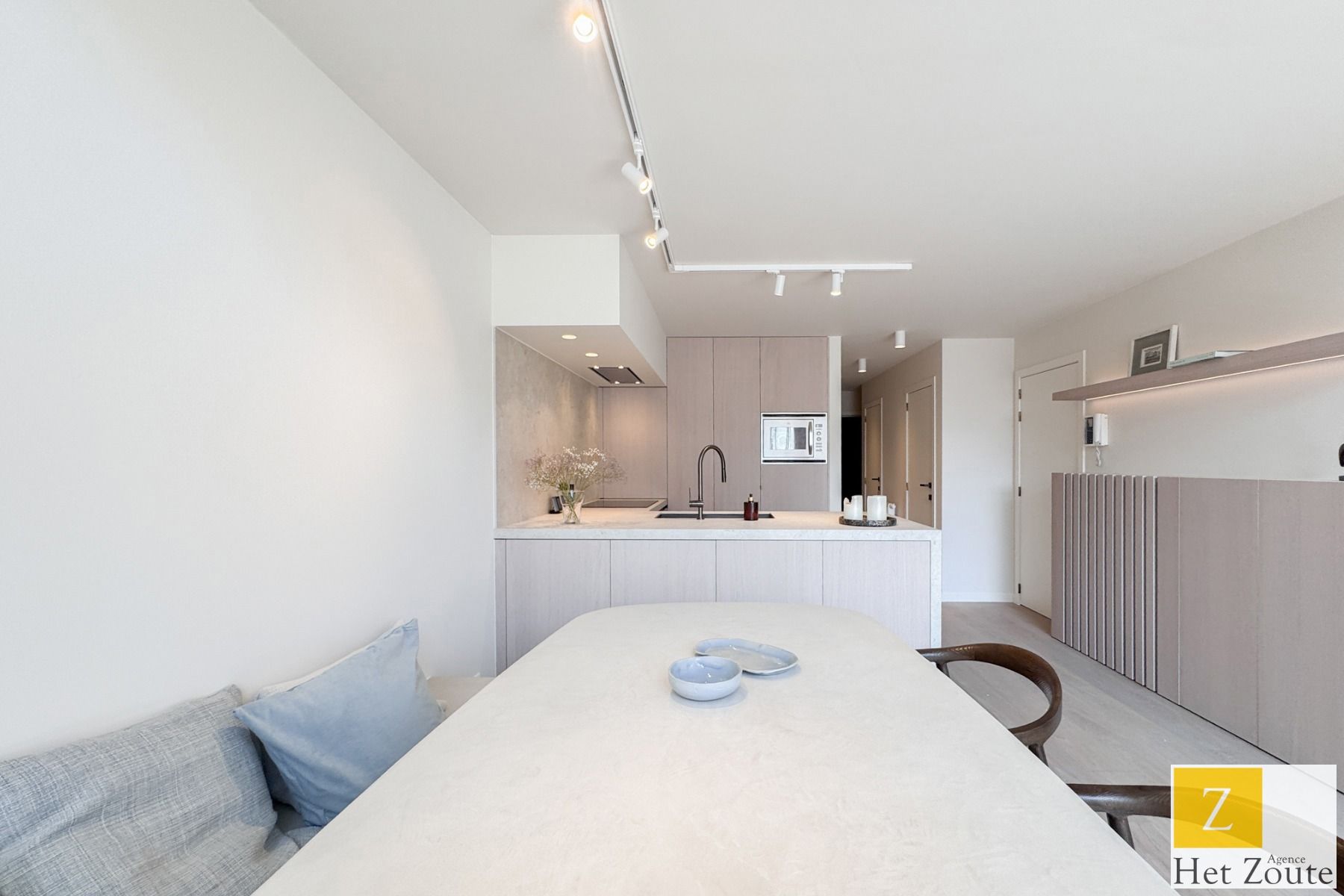 Gerenoveerd duplexappartement met ruim terras foto 8