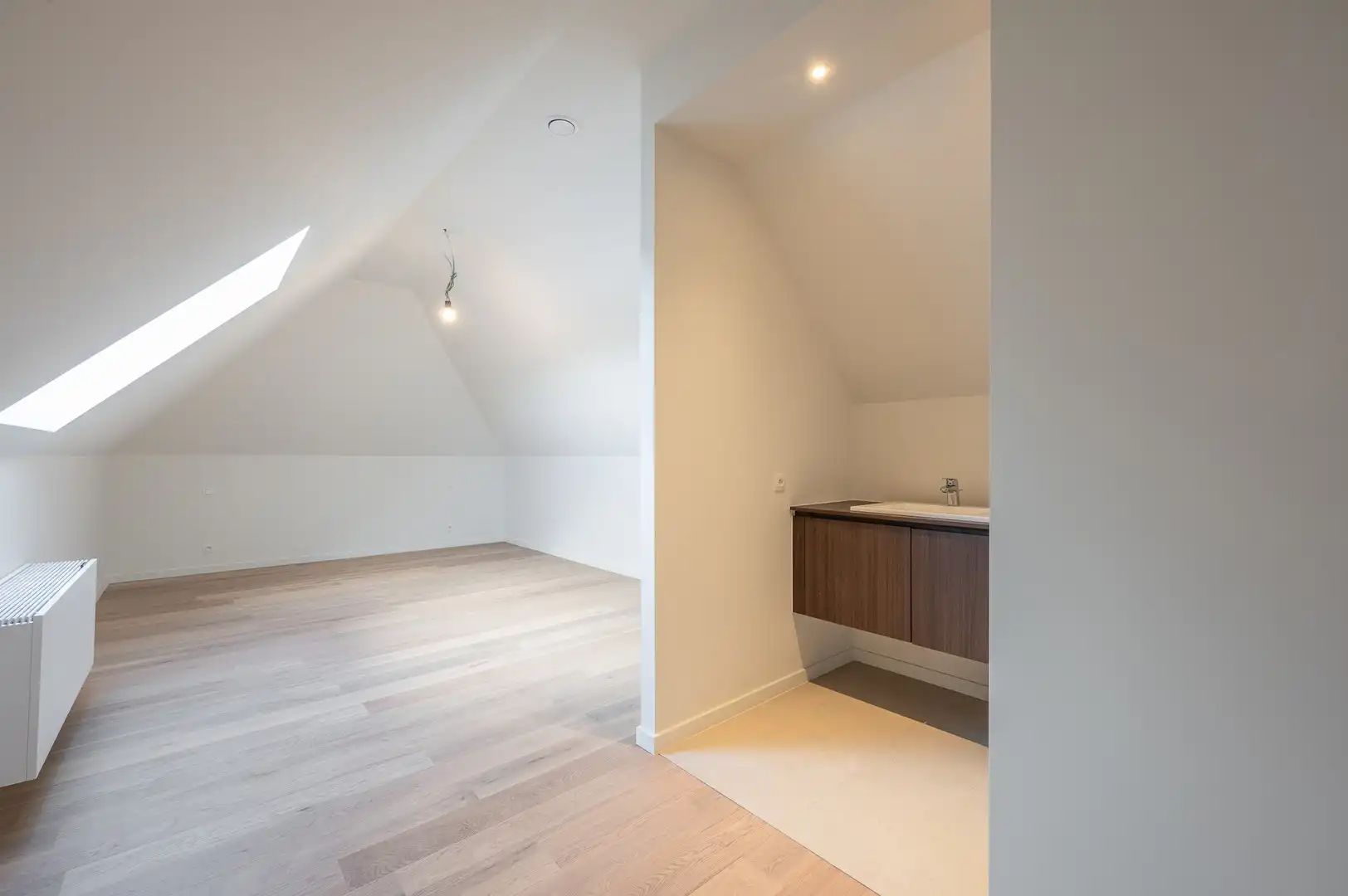 Prachtige nieuwbouw villa met 5 slaapkamers gelegen in een rustige residentiële omgeving vlakbij het centrum. foto 21