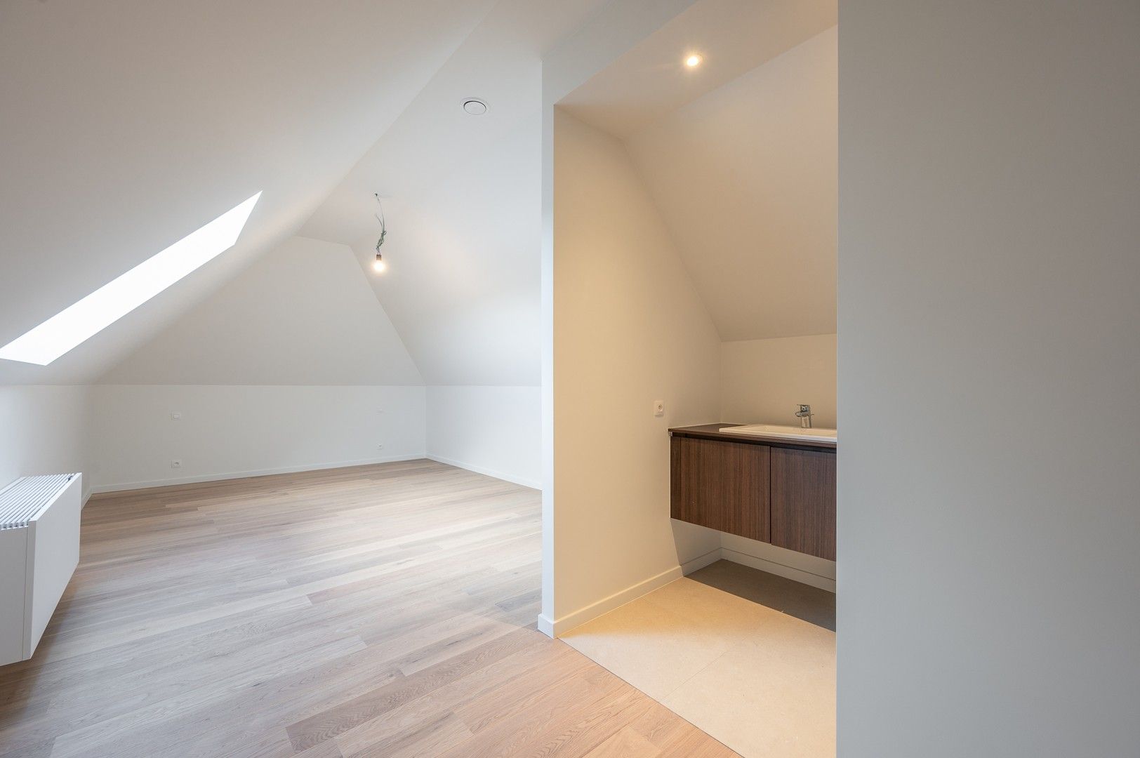 Prachtige nieuwbouw villa met 5 slaapkamers gelegen in een rustige residentiële omgeving vlakbij het centrum. foto 21