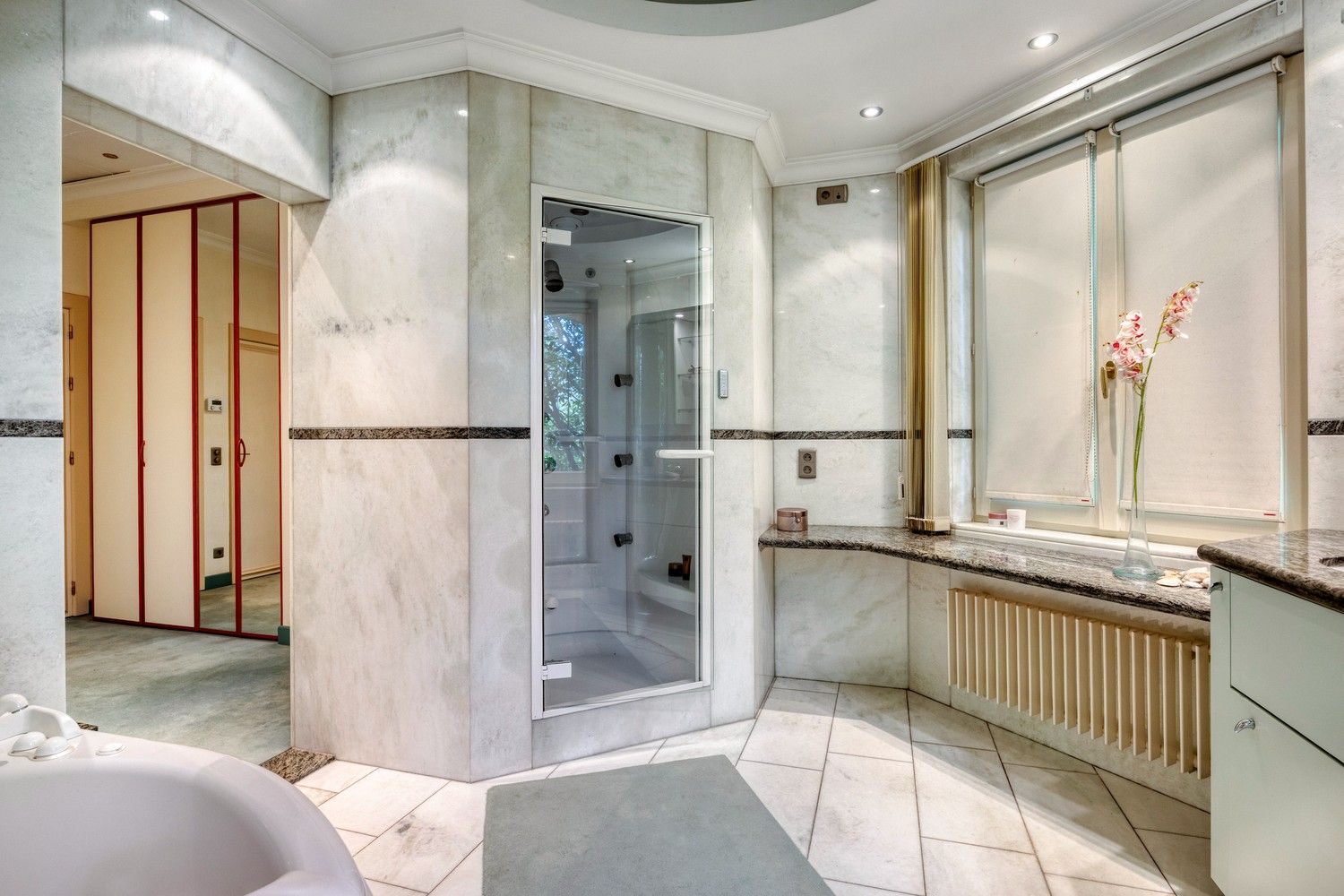 Exclusieve, royale villa in prestigieuze villawijk te Maasmechelen foto 21