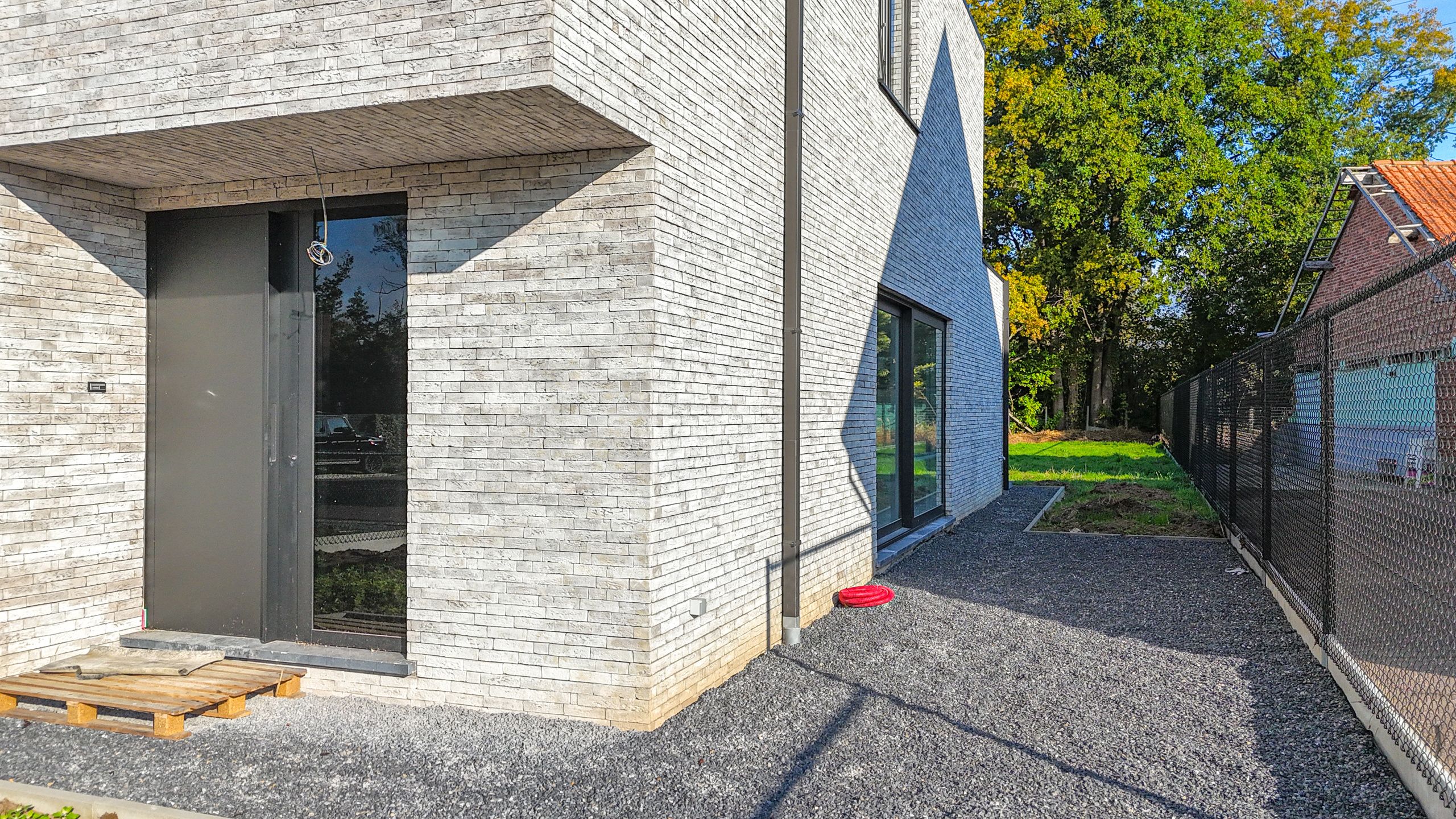 Nieuwbouwwoning (casco+) met 3 slpkms, terras en ruime tuin! foto 15
