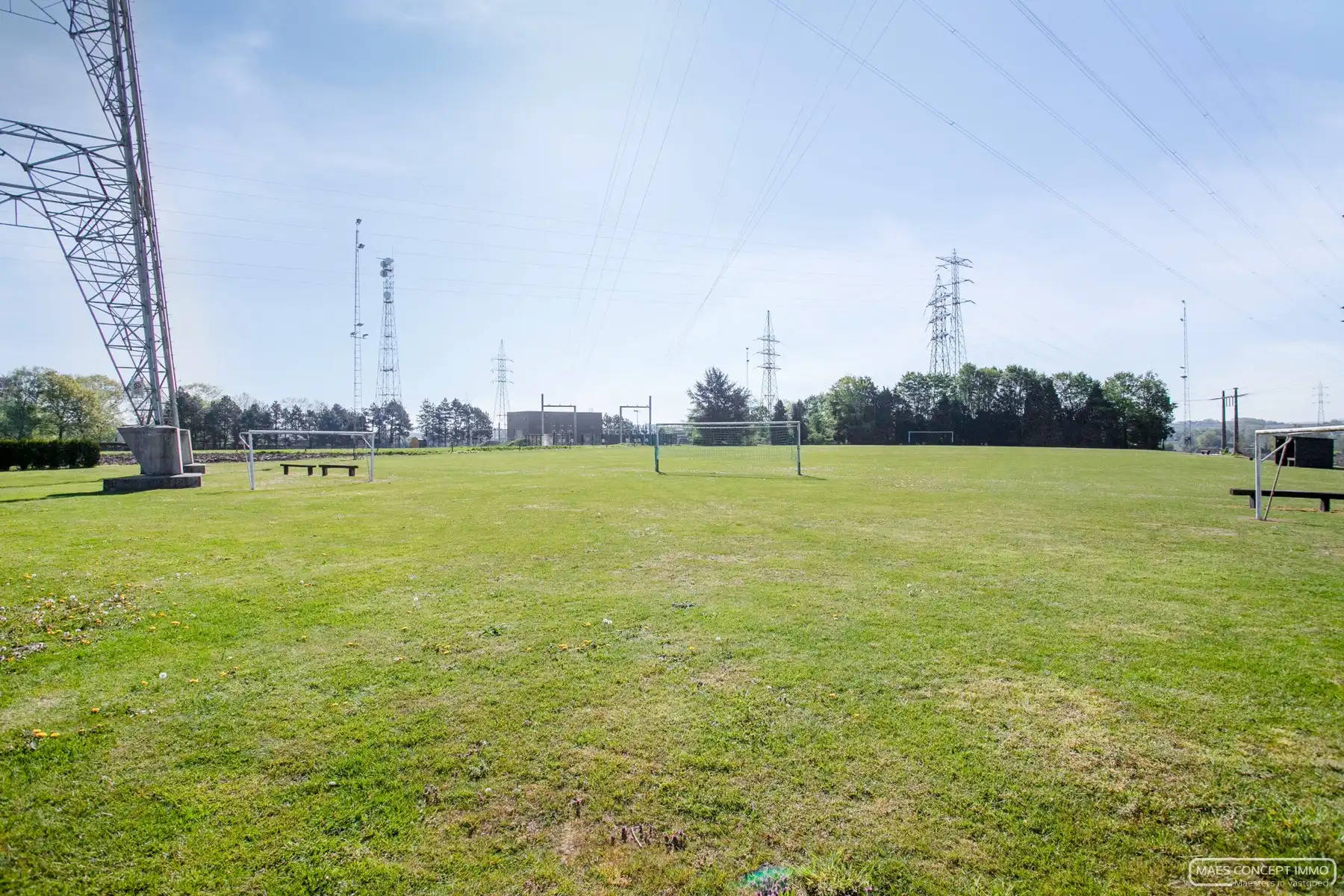Café en voetbalveld te koop in het landelijke Wortegem foto 19