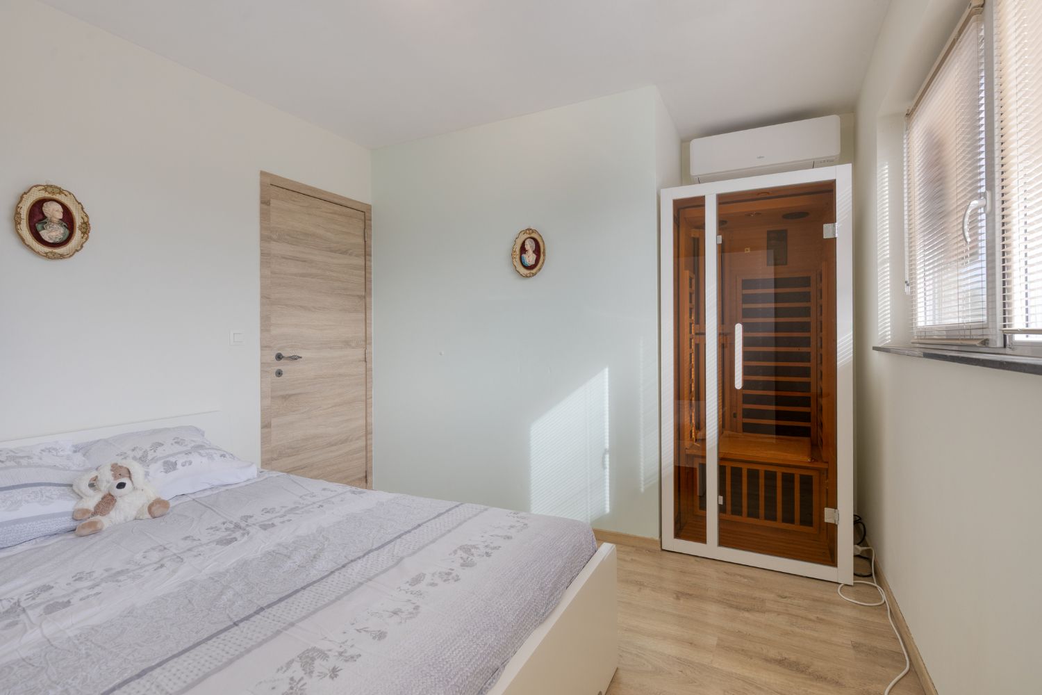 Halfopen recente woning te koop in rustige wijk Baanhof foto 21