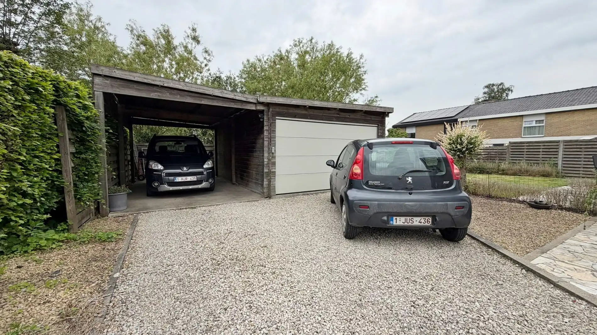 Ruime gelijkvloerse villa met tuin en garage in rustige wijk te Boezinge. foto 16