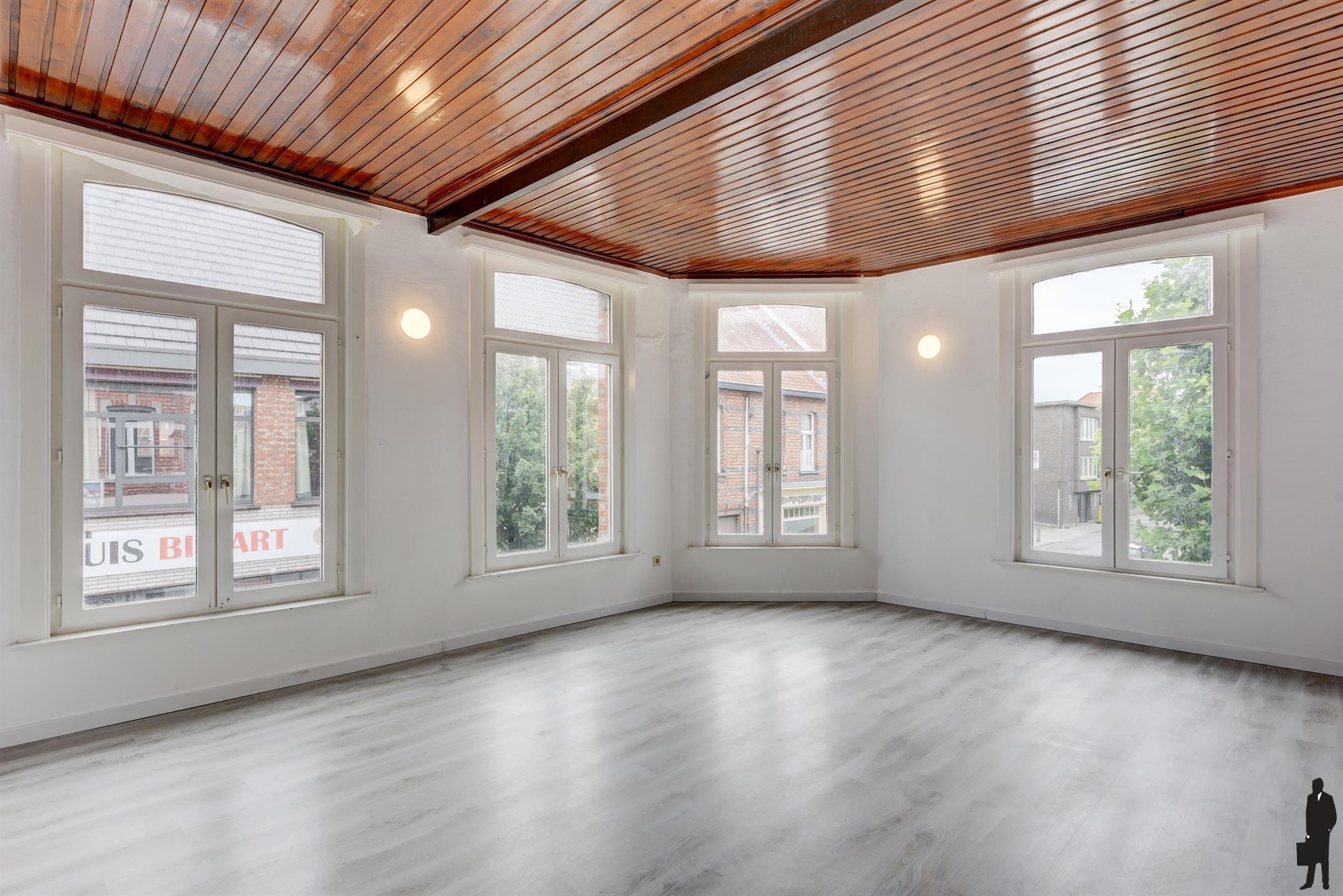 Handelszaak met bovenliggend appartement in Turnhout foto 7