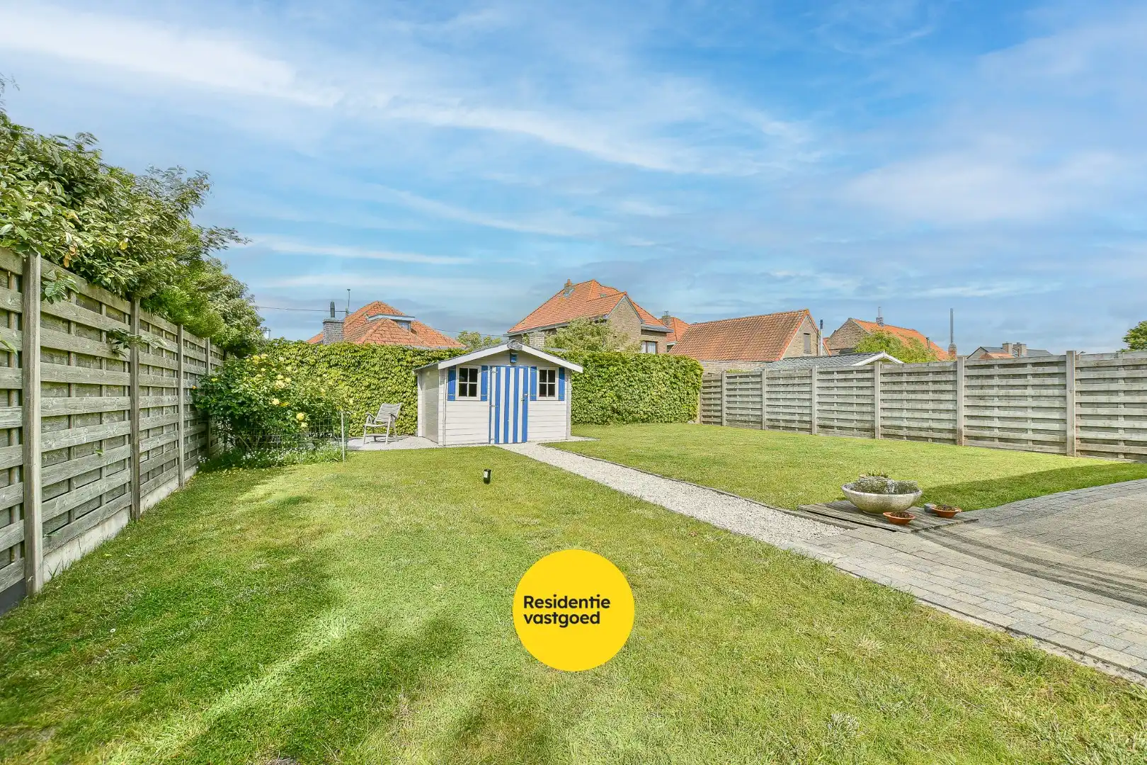 Instapklare halfopen bebouwing met 3 slaapkamers en tuin in De Haan! foto 14