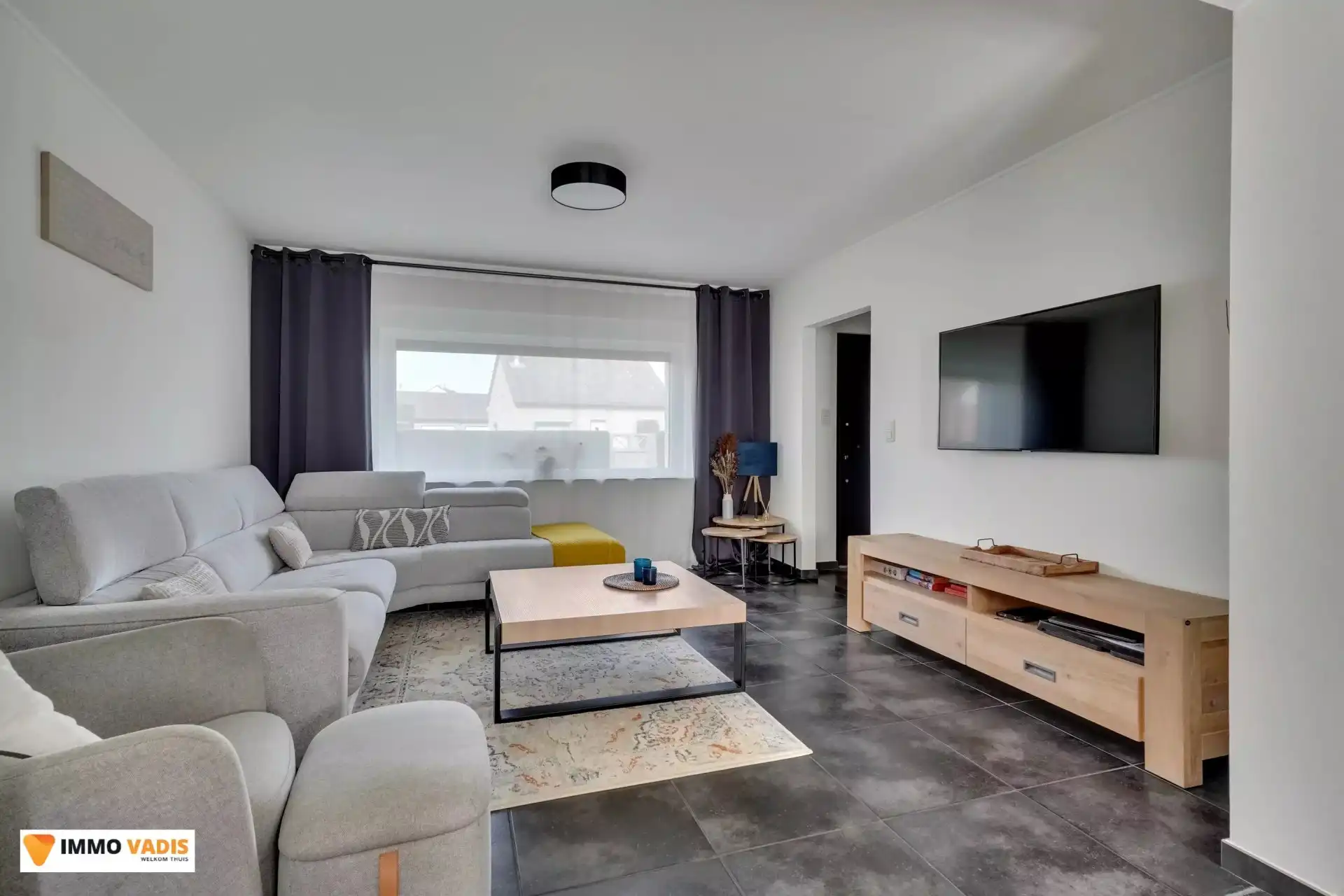 Ruime halfopen bebouwing met drie slaapkamers en tuin foto 2