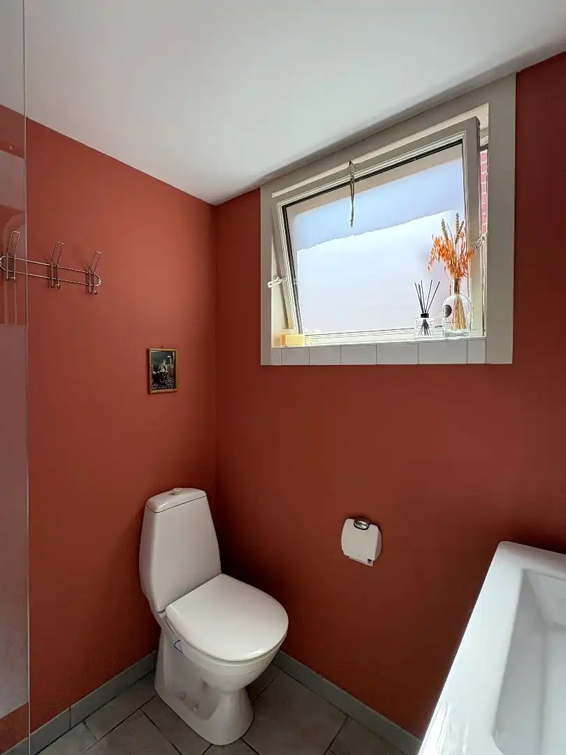Instapklare woning met 2 slaapkamers en ruime binnenplaats in Menen foto 9