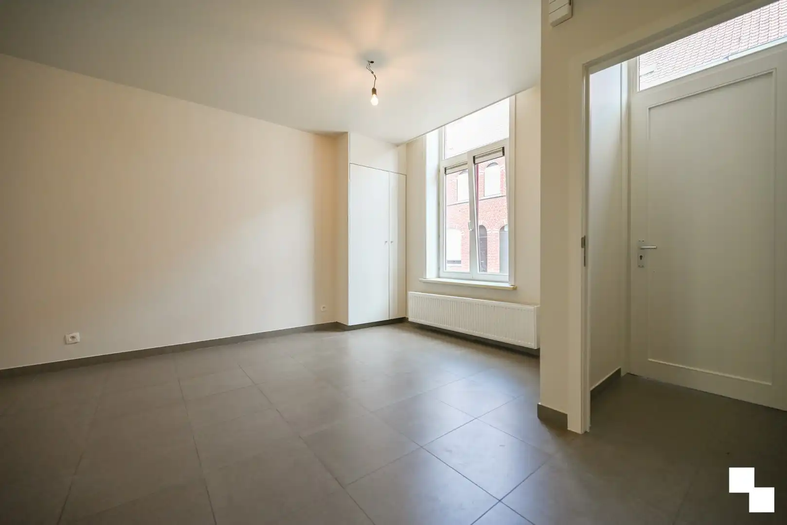 Instapklare woning met twee slaapkamers nabij centrum Izegem foto 2