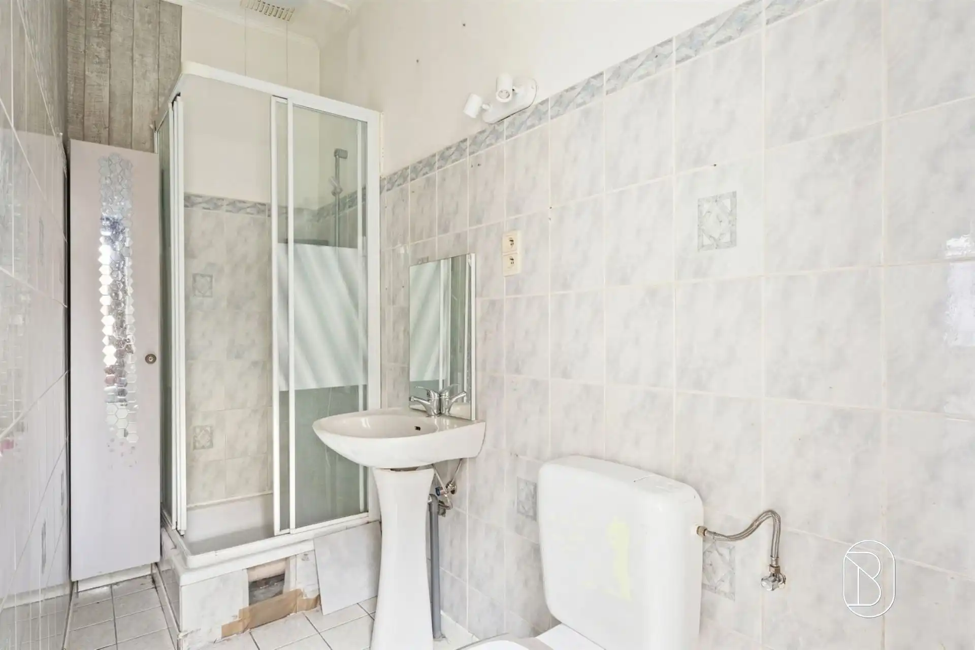 Opbrengsteigendom: handelsruimte en 2 appartementen foto 8