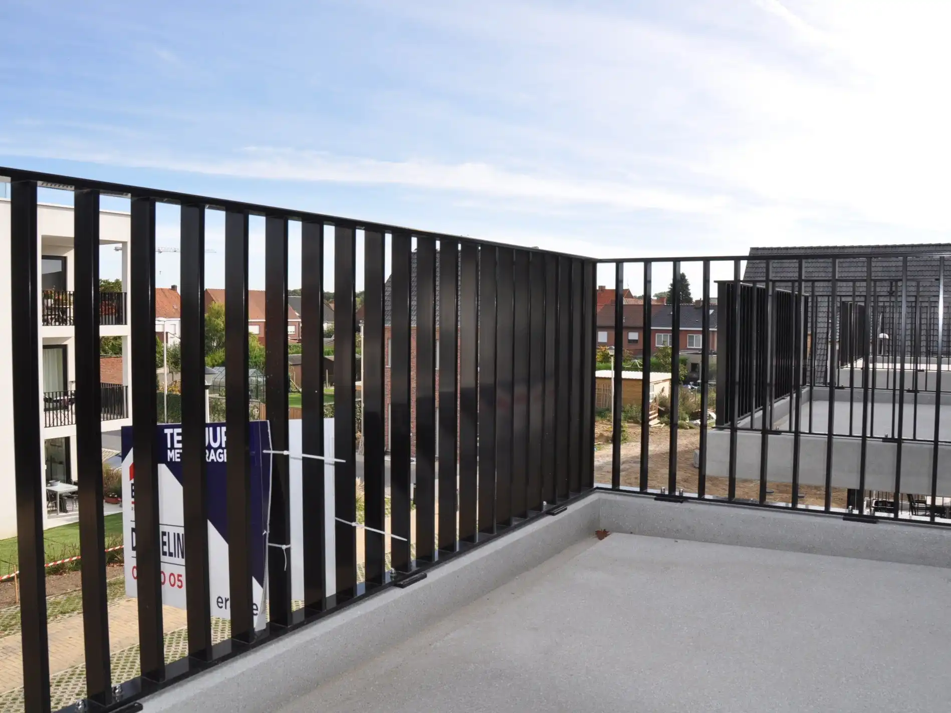Verzorgd appartement met twee slaapkamers - terras - staanplaats - berging foto 9
