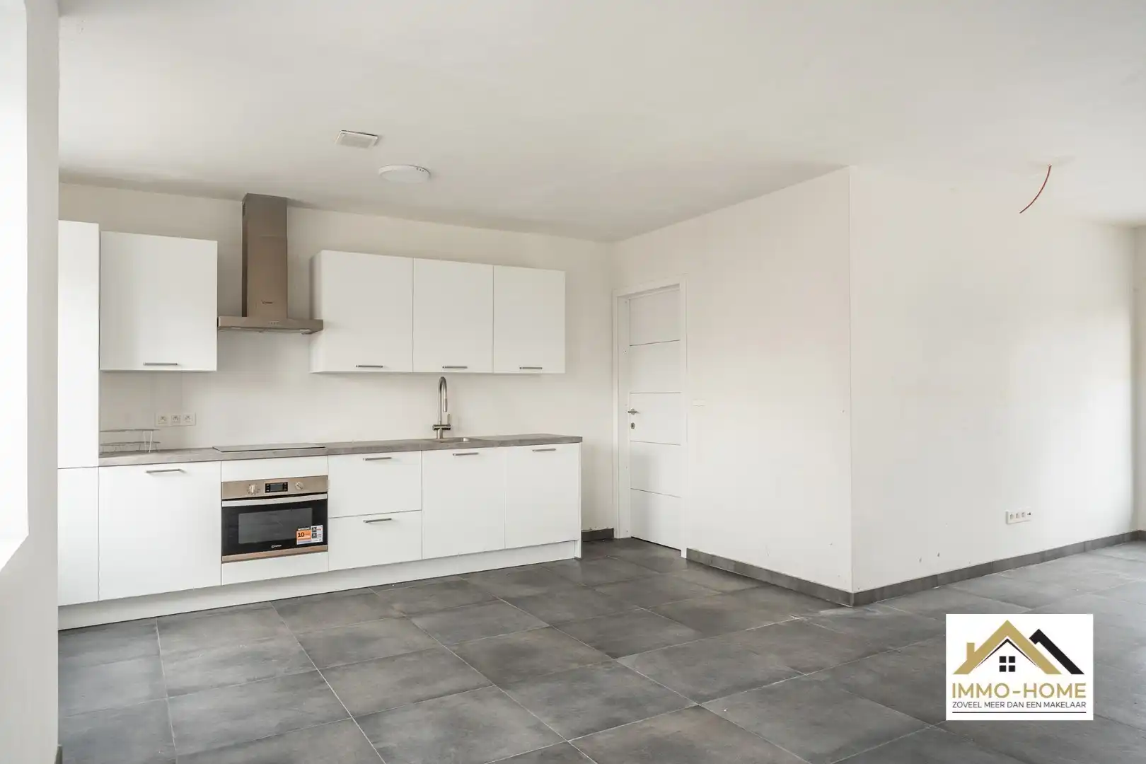 Nog drie af te werken woonunits en vier garages!  foto 6
