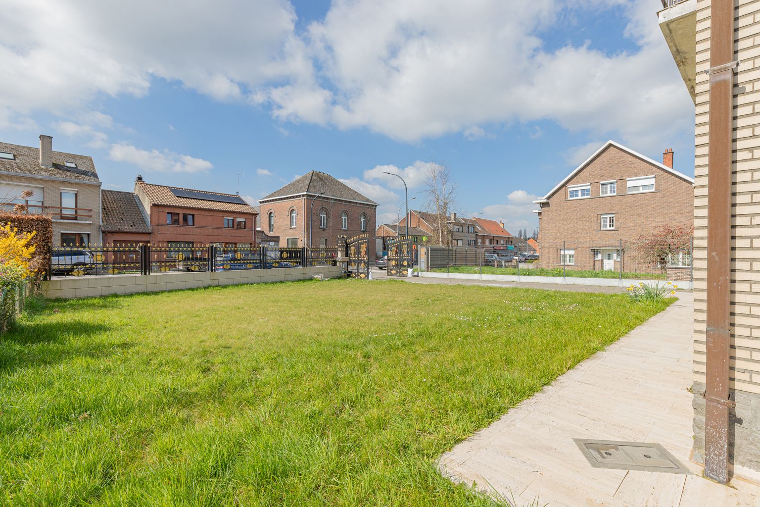 Gerenoveerde villa met 5 slpk, grote tuin, dubbele garage! foto 22