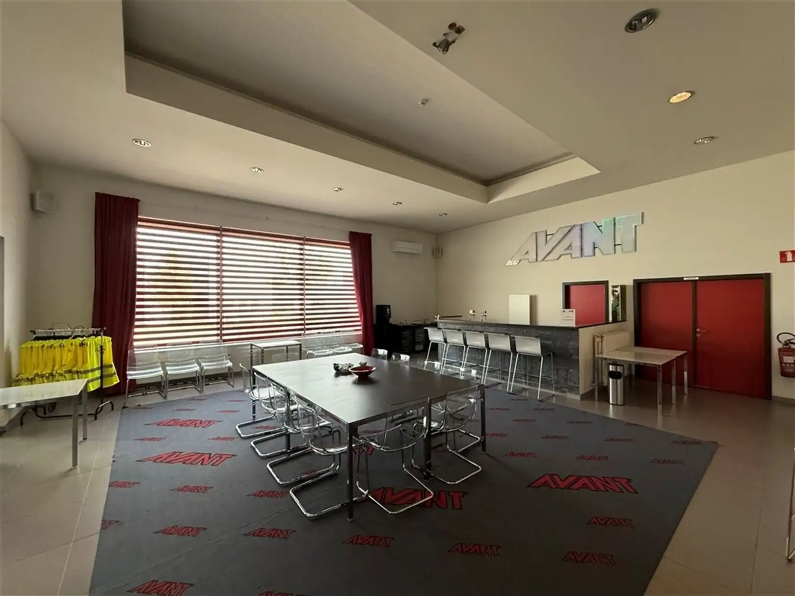 Industriële site met B2B-showroom te koop op zichtlocatie foto 15