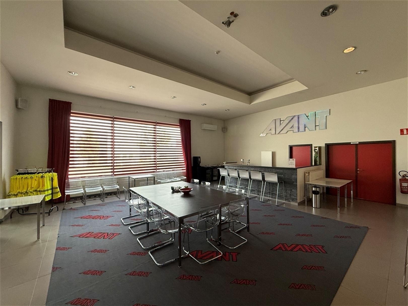 Industriële site met B2B-showroom te koop op zichtlocatie foto 15