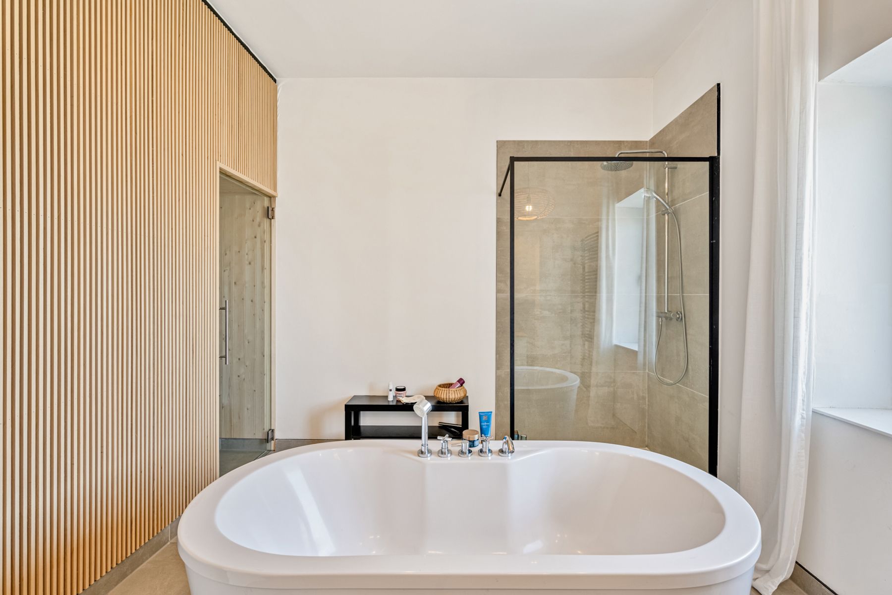 Luxueuze woning met groot polyvalent bijgebouw foto 14