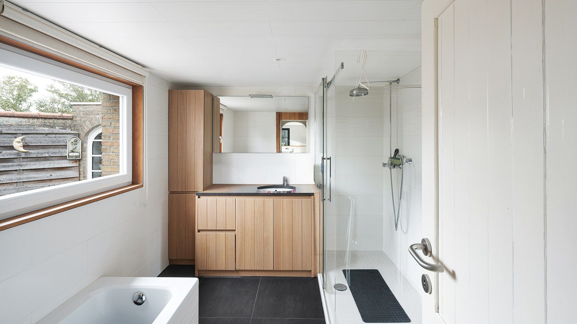 Woning met een leuke binnentuin en garage te Knokke foto 15