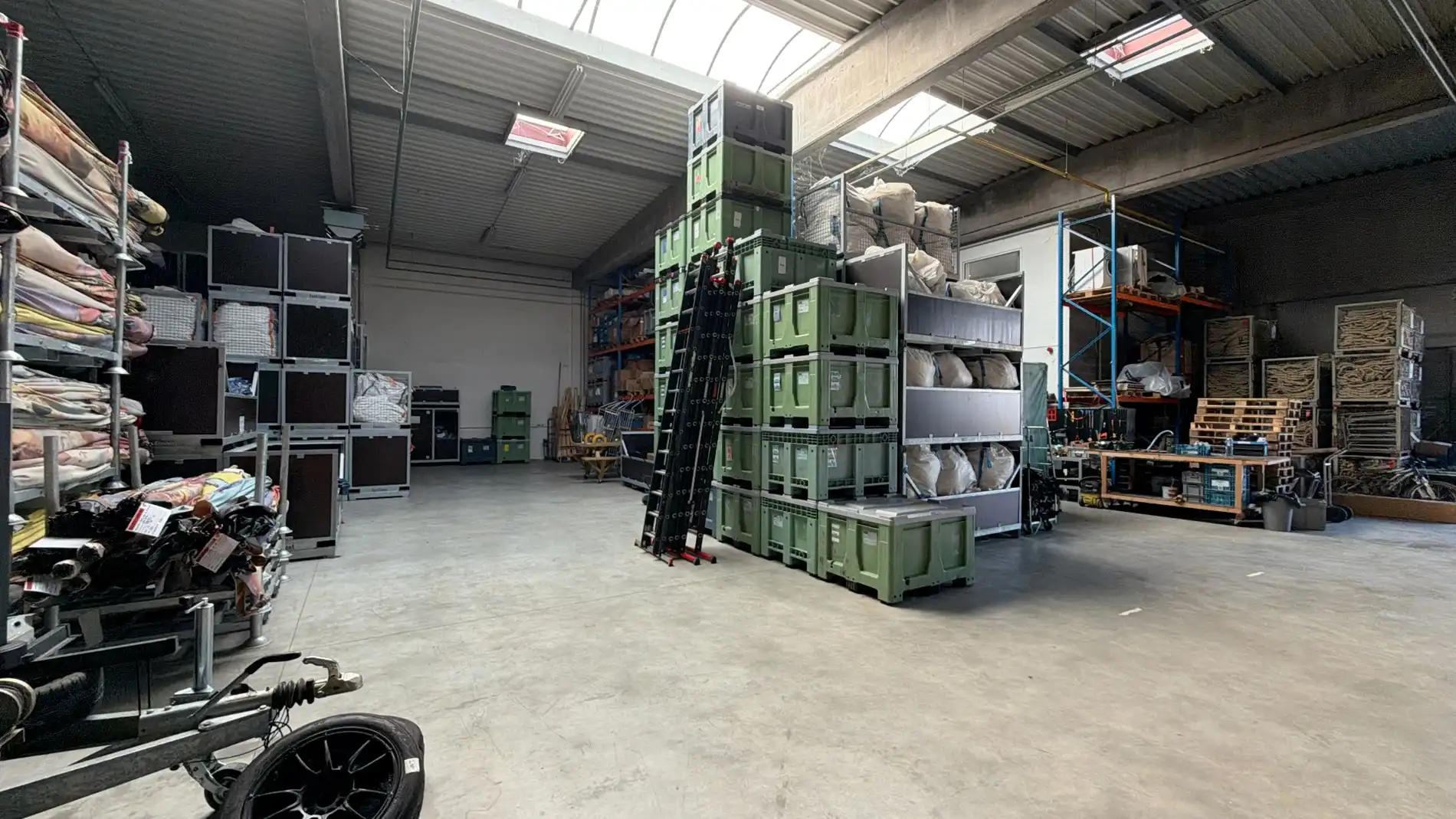 Magazijn met kantoorruimte te huur vlakbij A12 in Schelle foto 6