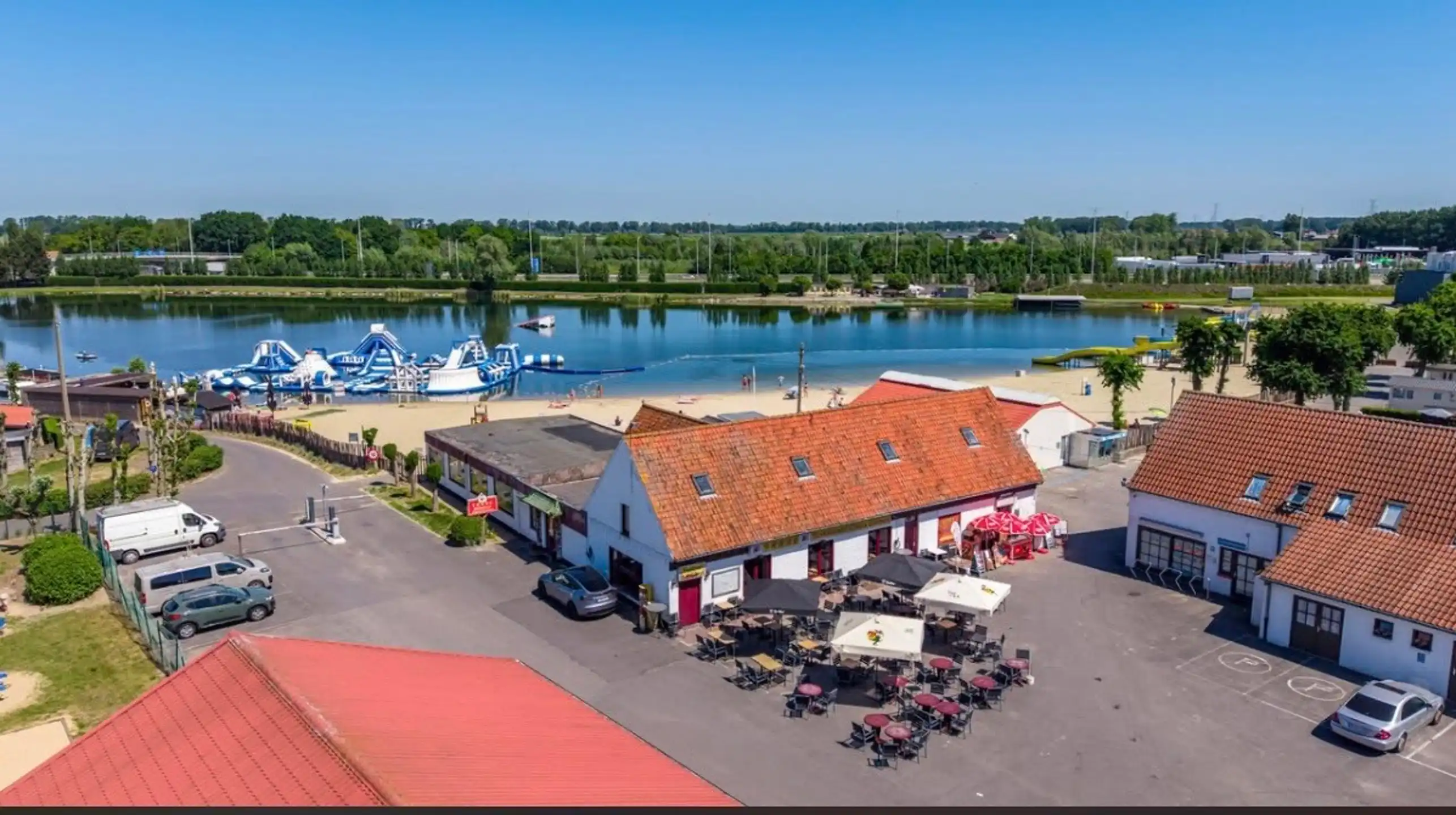 Investering: suite met balkon en mooi uitzicht te Jabbeke foto 2
