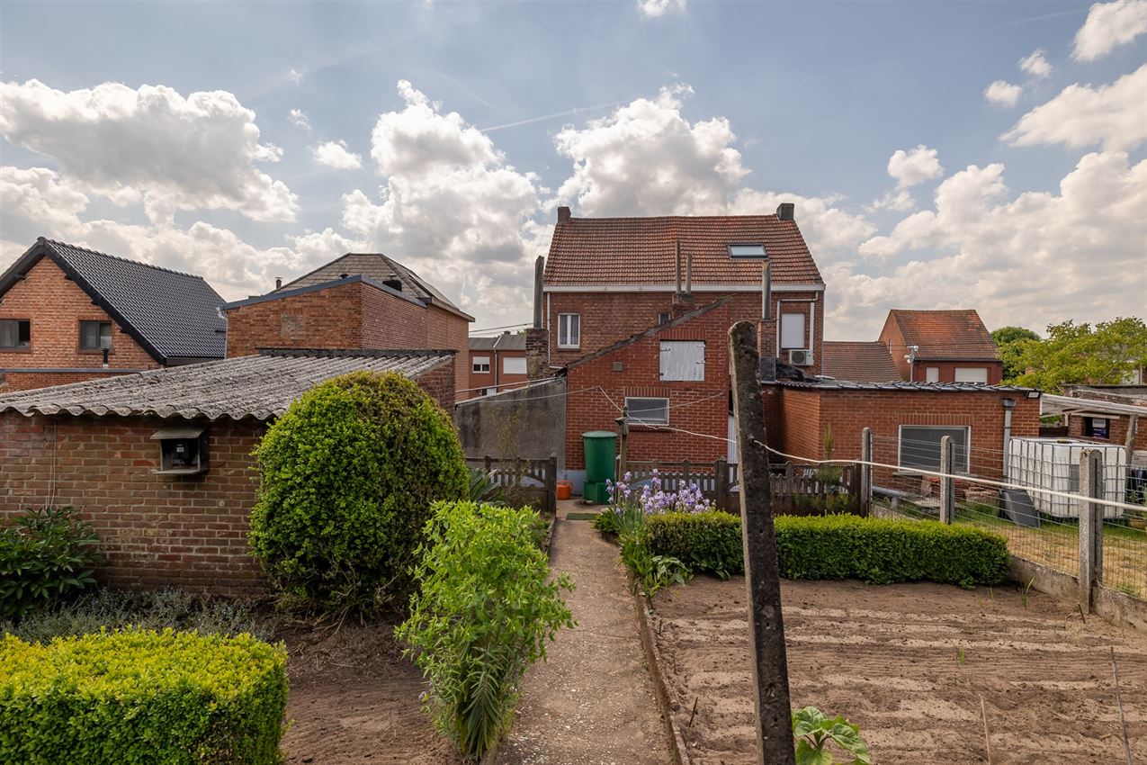 robuuste te renoveren woning op 11a10ca foto 29
