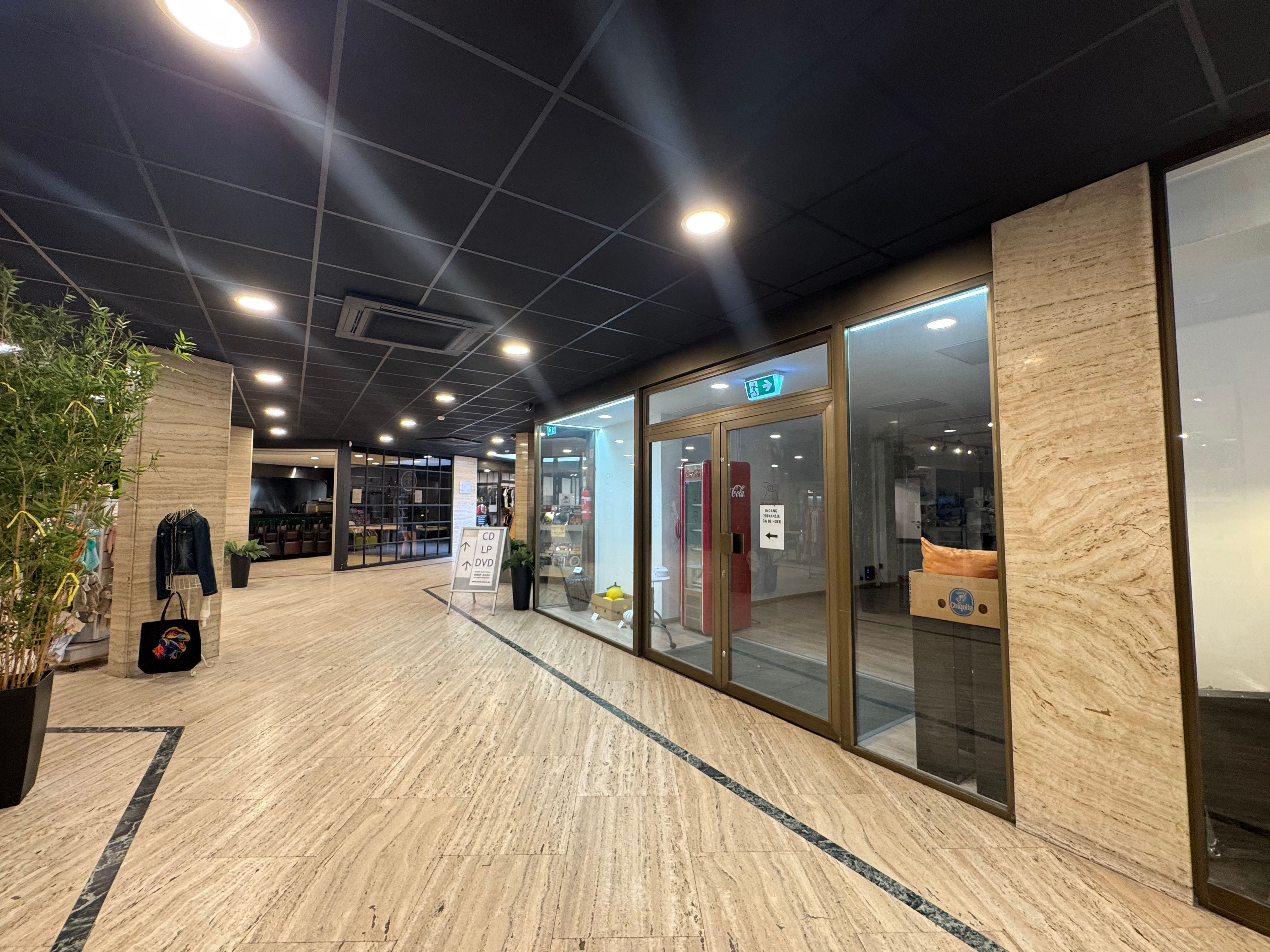 Winkel 55m² in Permeke Galerij foto 2