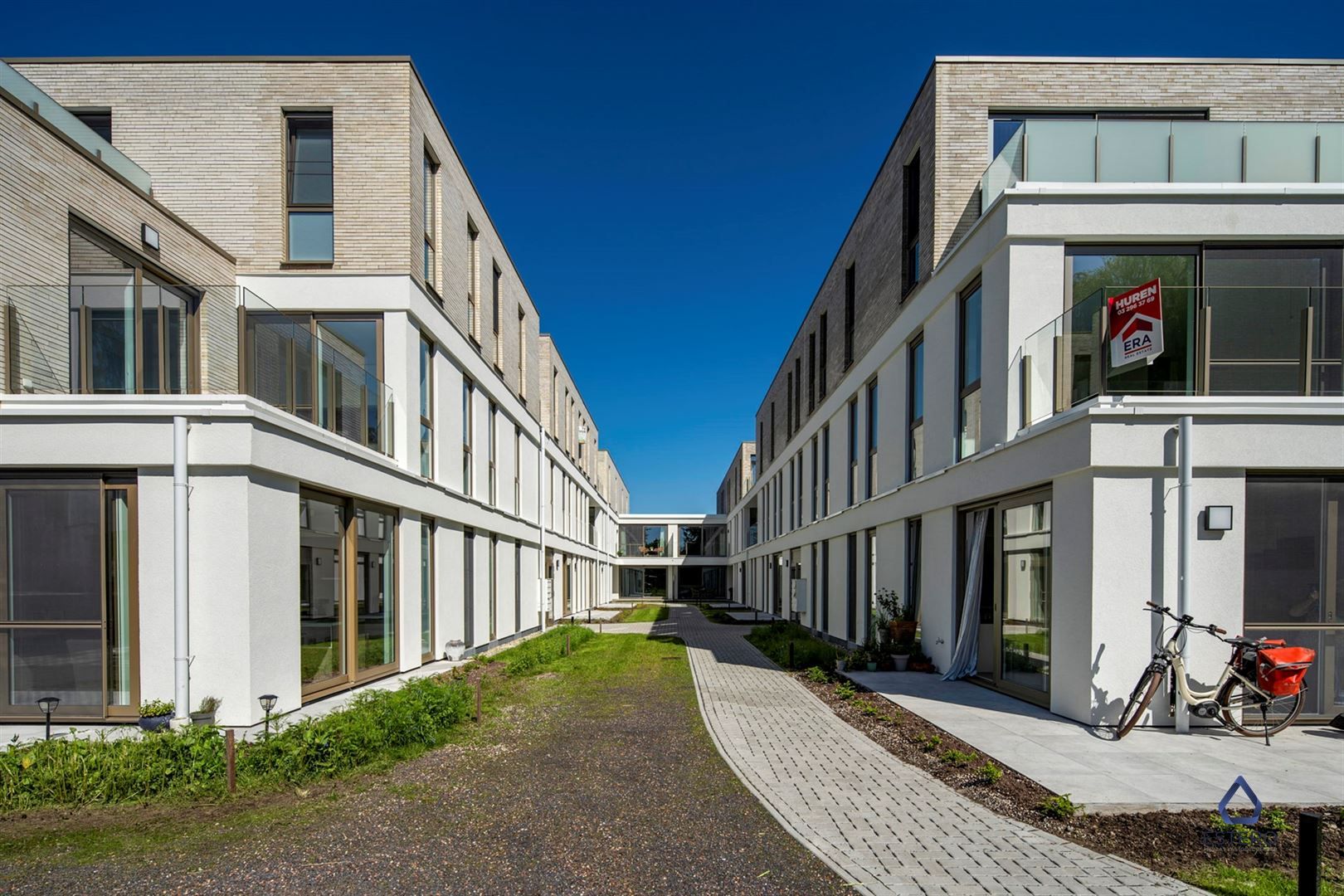 Mooi afgewerkt nieuwbouwappartement met 2 slaapkamers foto {{pictureIndex}}