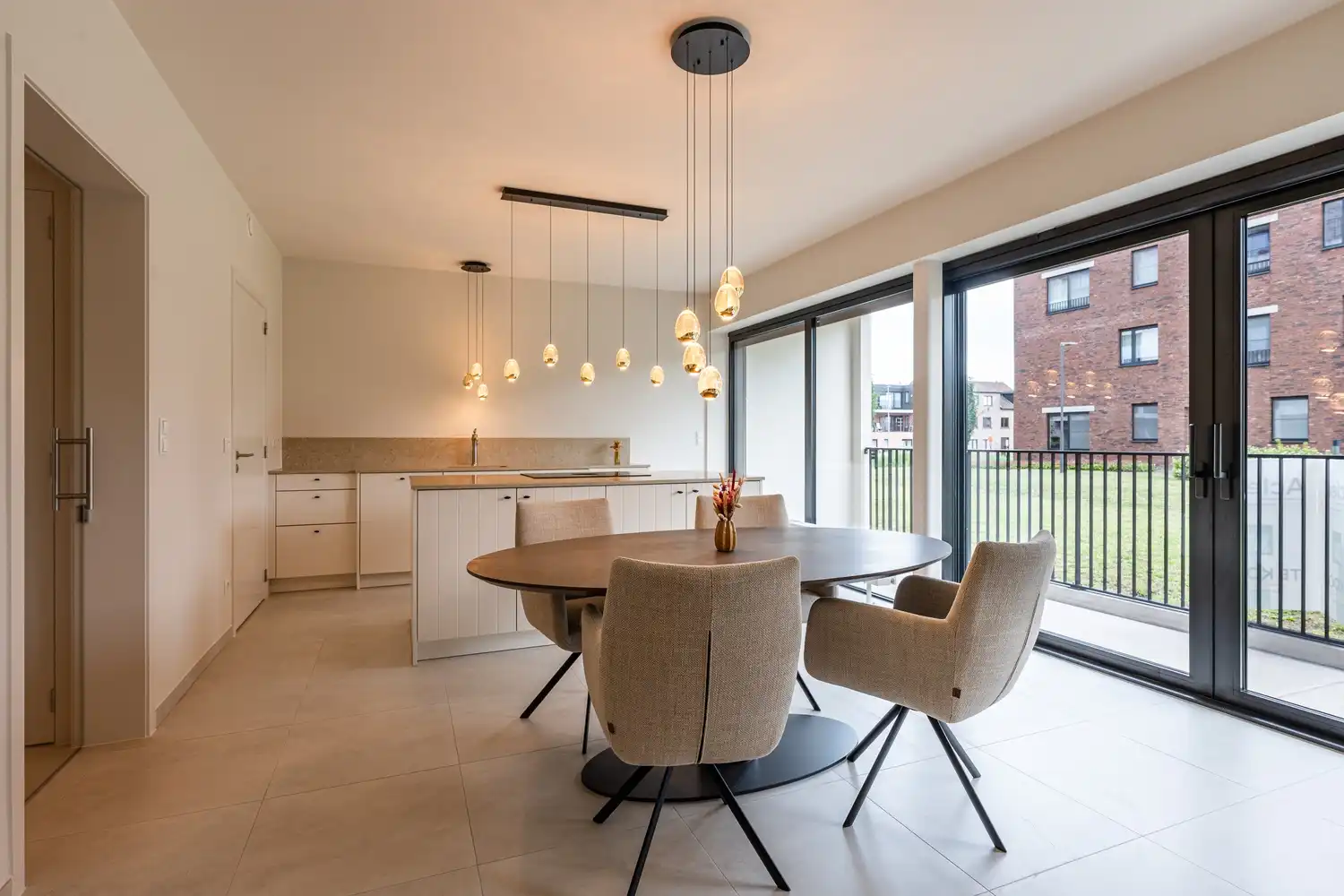 Hoogwaardig afgewerkt appartement met garage en ruim terras foto 5