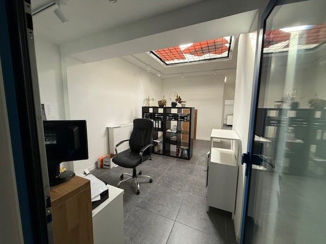 Afgewerkt handelszaak te huur in de Bevrijdingslaan Gent foto 5