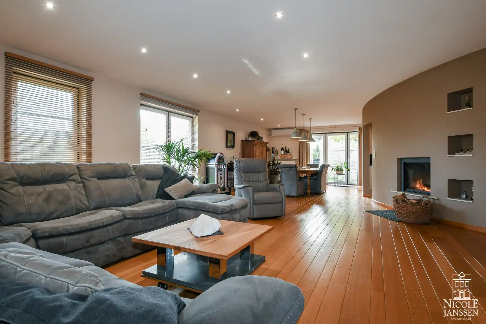 Instapklaar landhuis met tuin en interessant bijgebouw foto 7