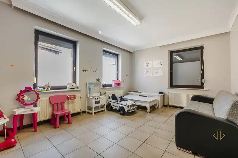 Ruime woning met tal van mogelijkheden op een strategische locatie in Sint-Truiden. foto 10