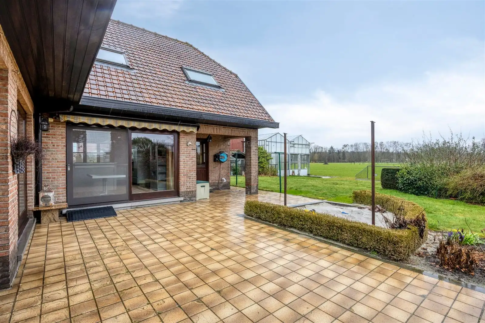 Riante open bebouwing in rustige straat foto 45