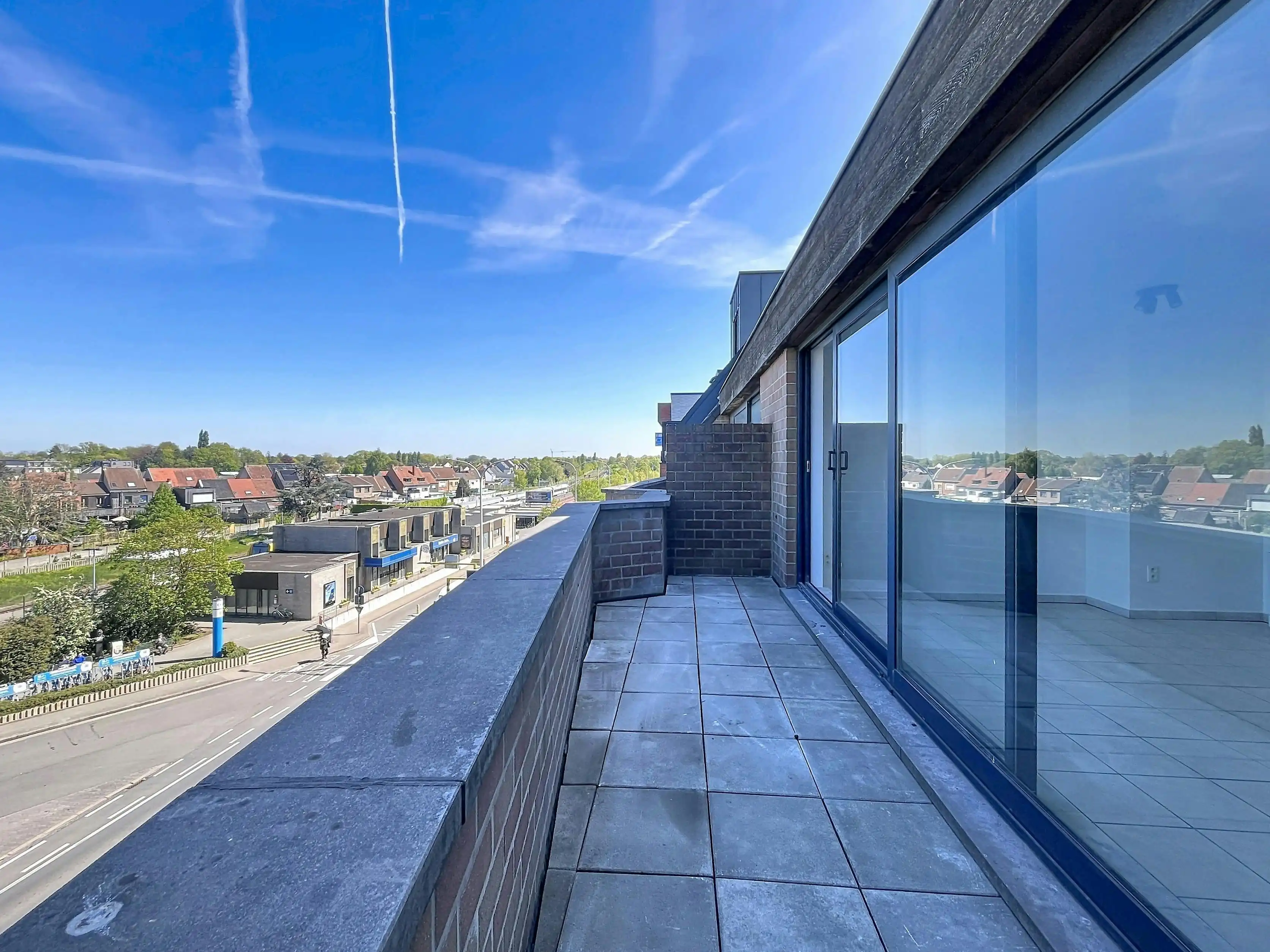 Appartement met 2 slaapkamers aan het station van Eeklo foto 9