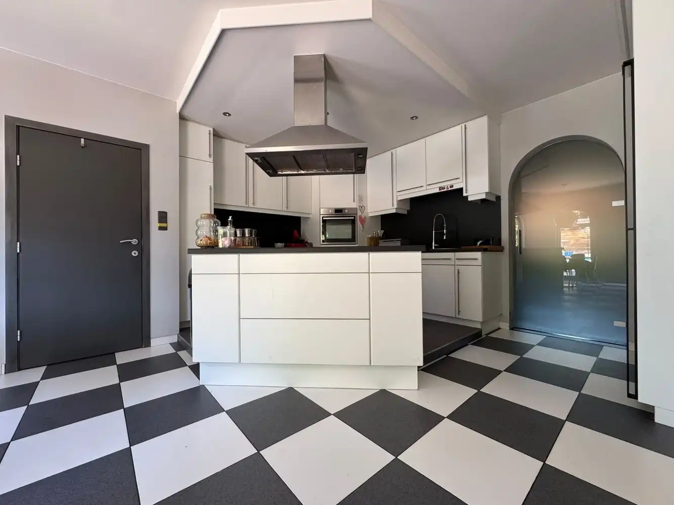 Villa met zwembad en bijgebouw foto 15