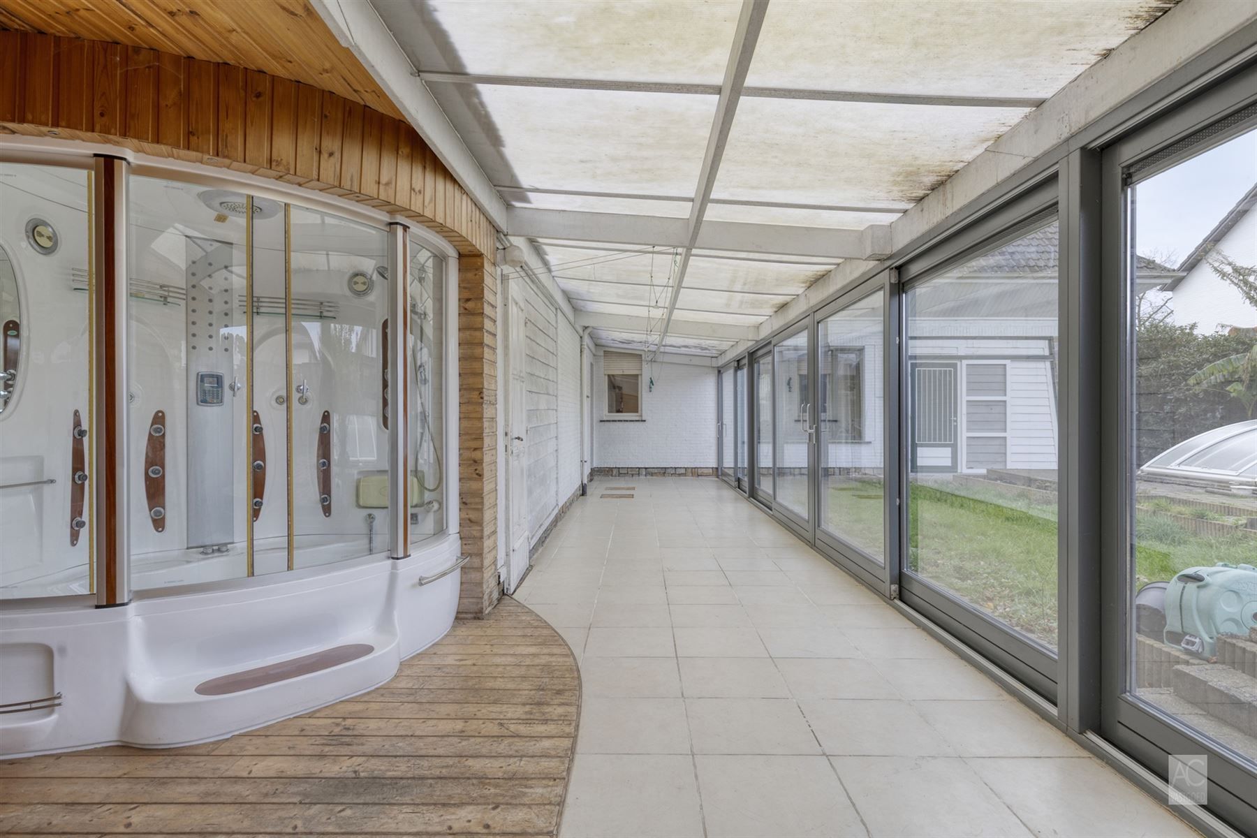 Vrijstaande woning met zwembad foto 13