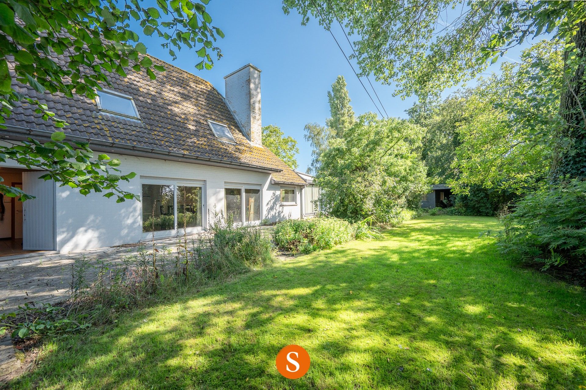 Vrijstaand landhuis op groot perceel en zongerichte tuin. foto 1