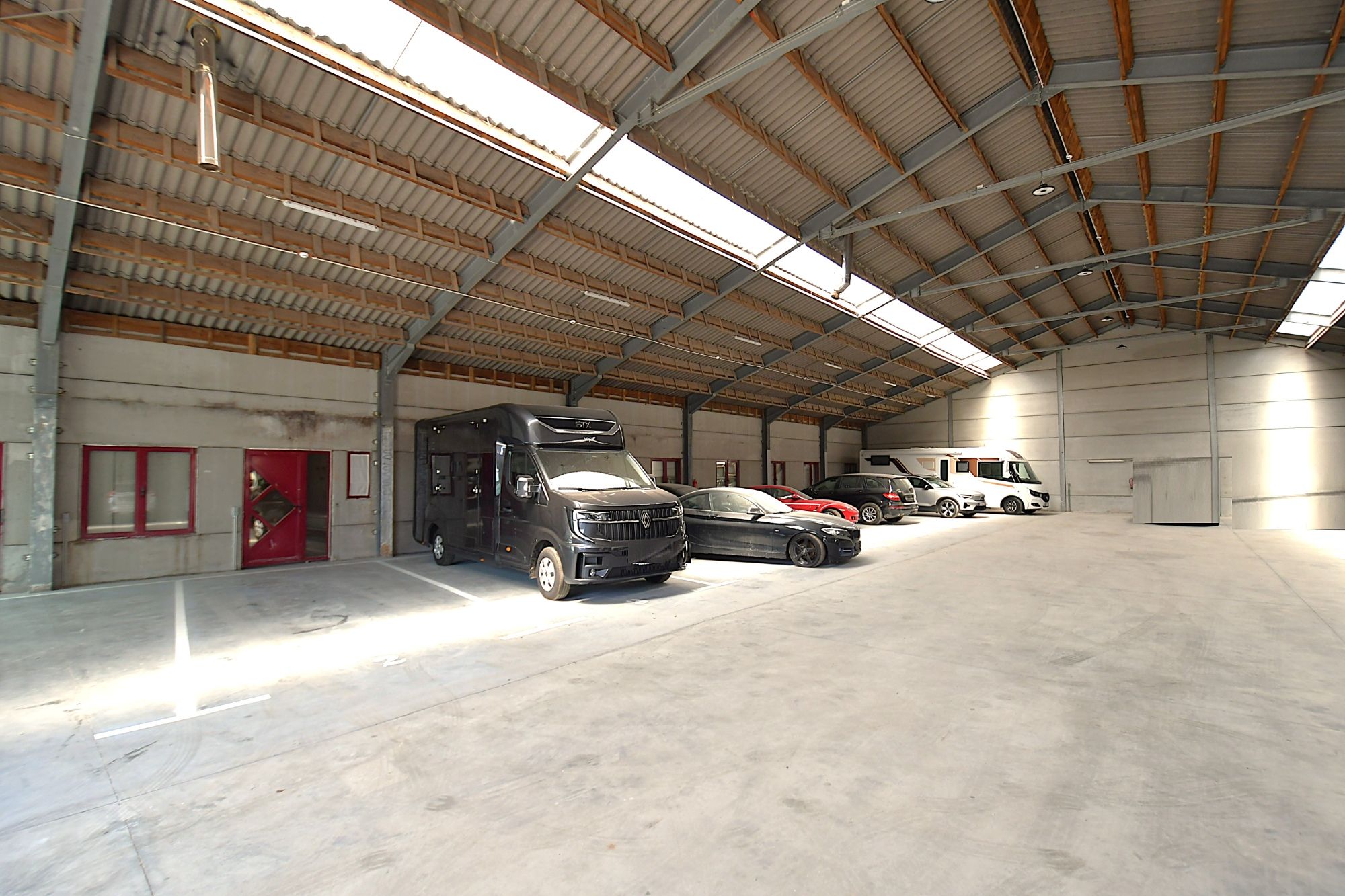 Loods (850m²) te koop in het industriepark SCHATTING te Zedelgem foto 4