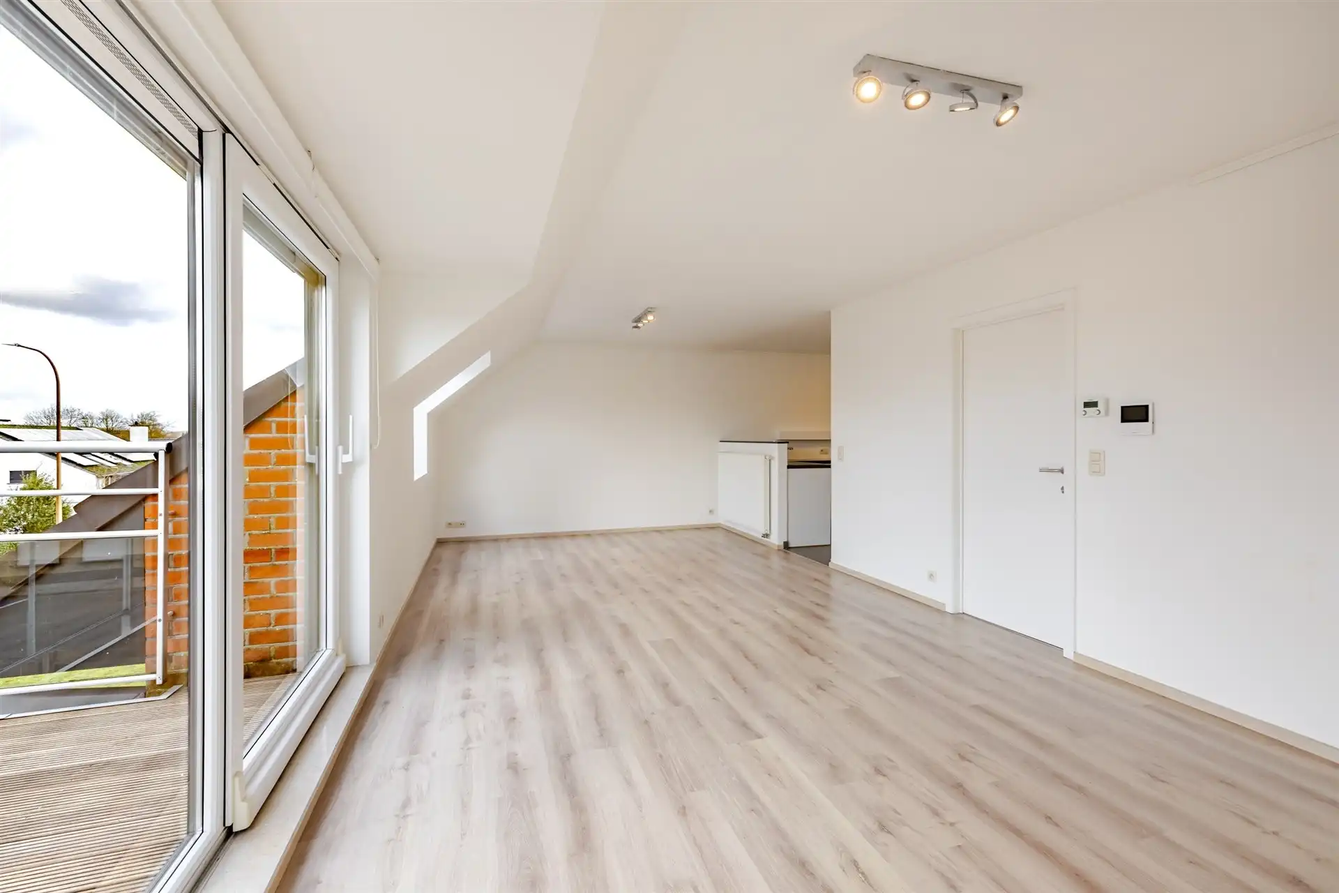 Instapklaar appartement met garagebox, centrum Laarne! foto 8