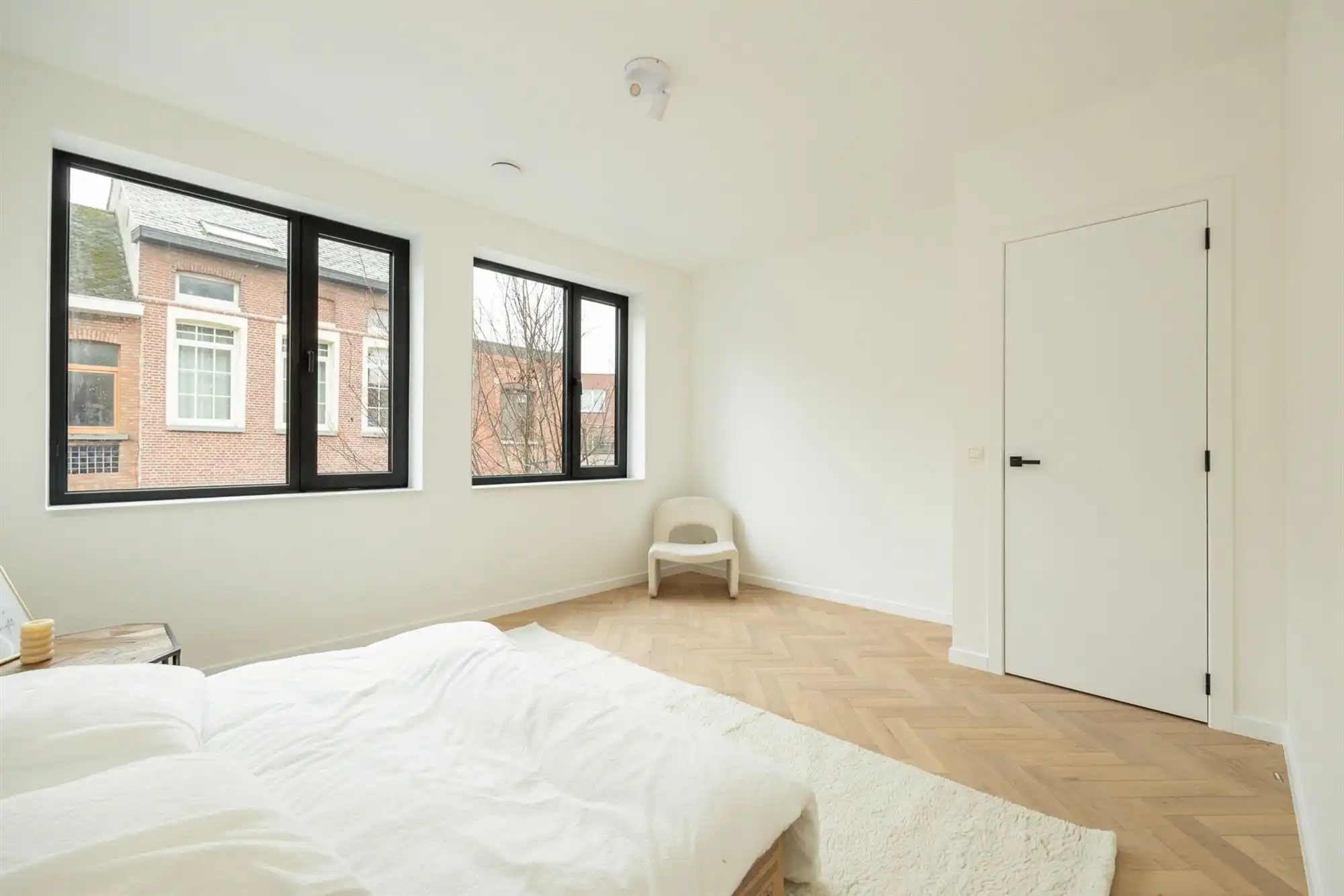 Nieuwbouwwoning met vier slaapkamers en tuin foto 15