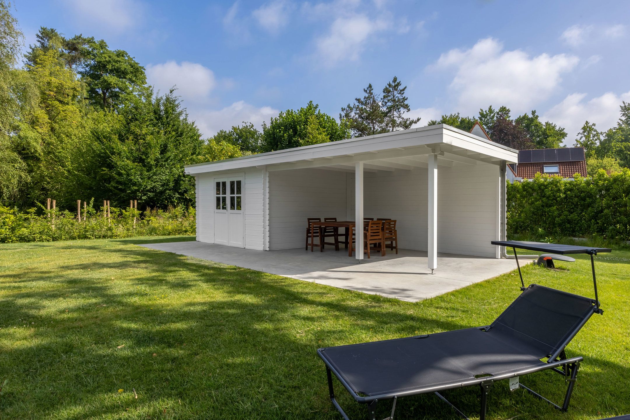 Moderne, recente villa met grote tuin en veel lichtinval foto 41