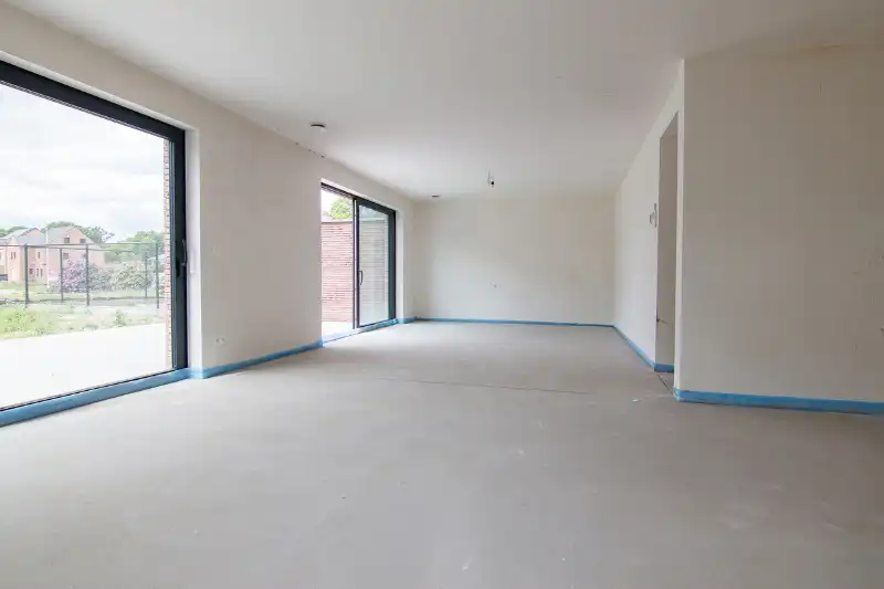 Ruim gelijkvloers nieuwbouwappartement met 4 slaapkamers en 2 badkamers, ruim terras en een mooie tuin op een goed bereikbare locatie! foto 2