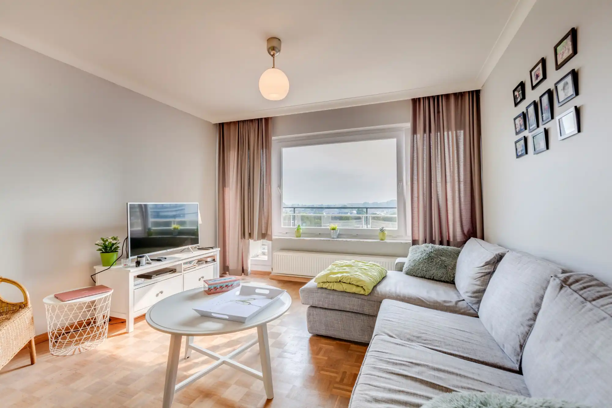 Tof en lichtrijk één slaapkamer appartement met ruim terras foto {{pictureIndex}}