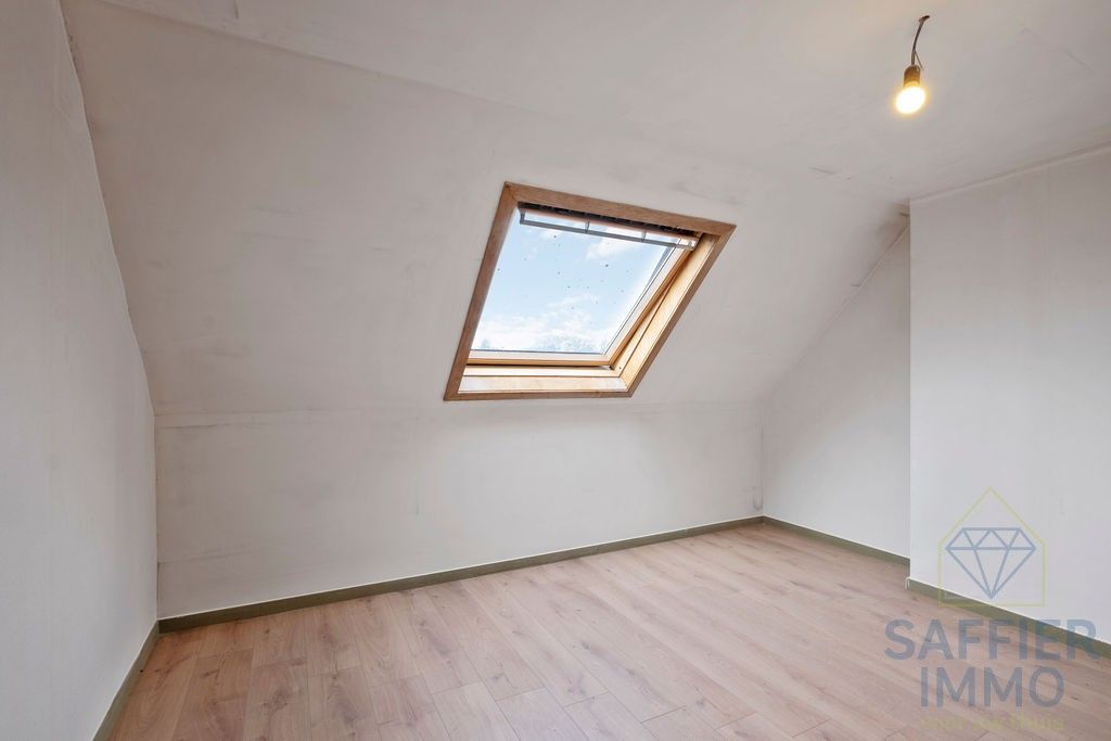 Gerenoveerde woning met extra magazijn in Harelbeke foto 20