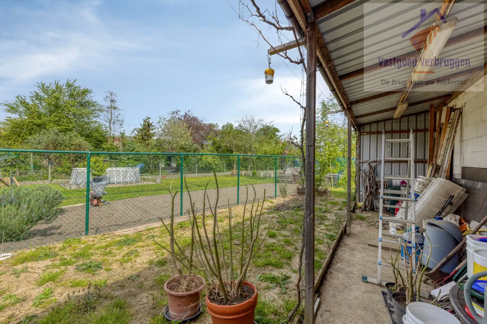 Ruime woning met dubbele loods foto 23