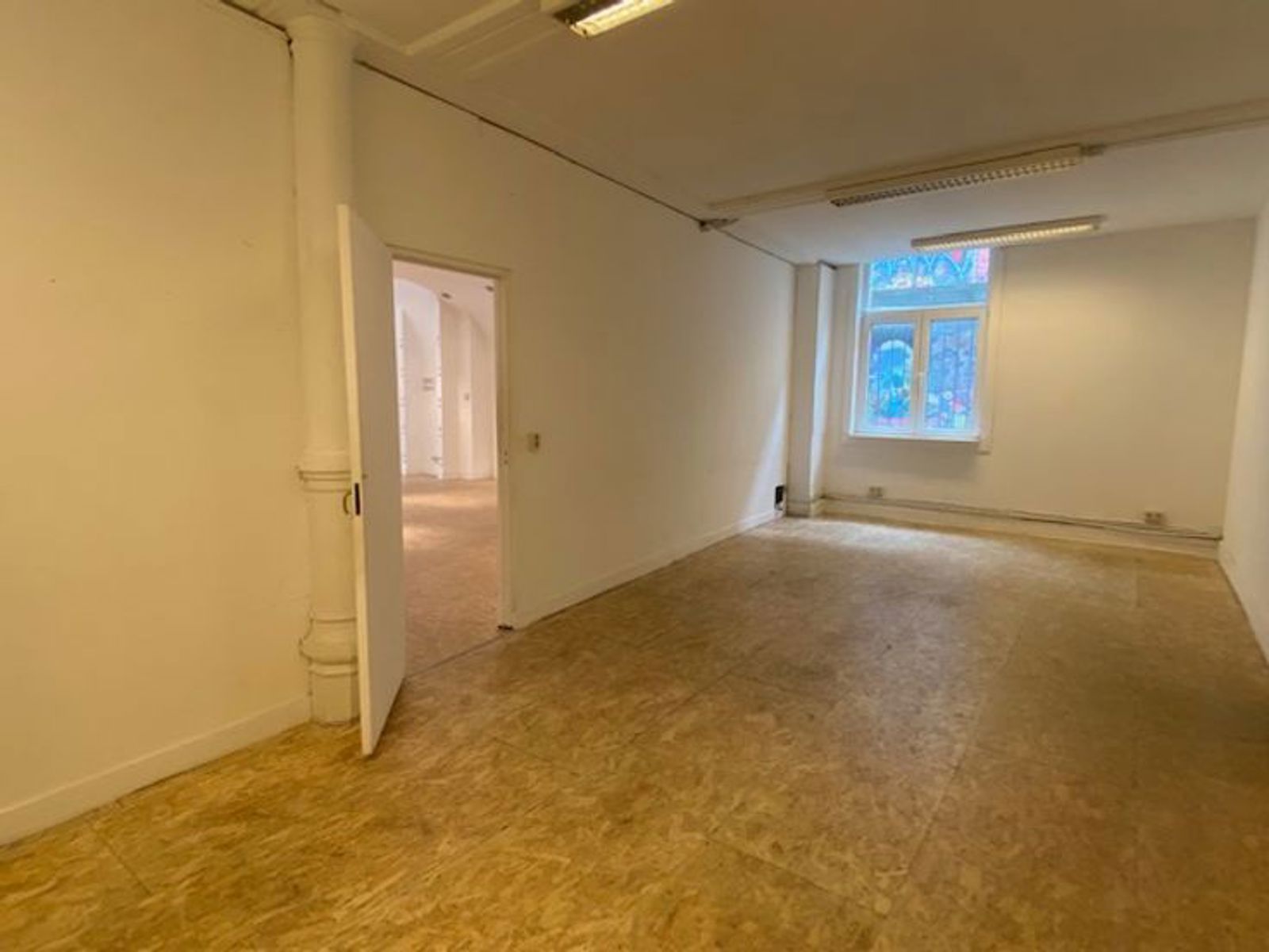 Ruim handelspand te huur nabij de Kathedraal (520 m²) foto 4