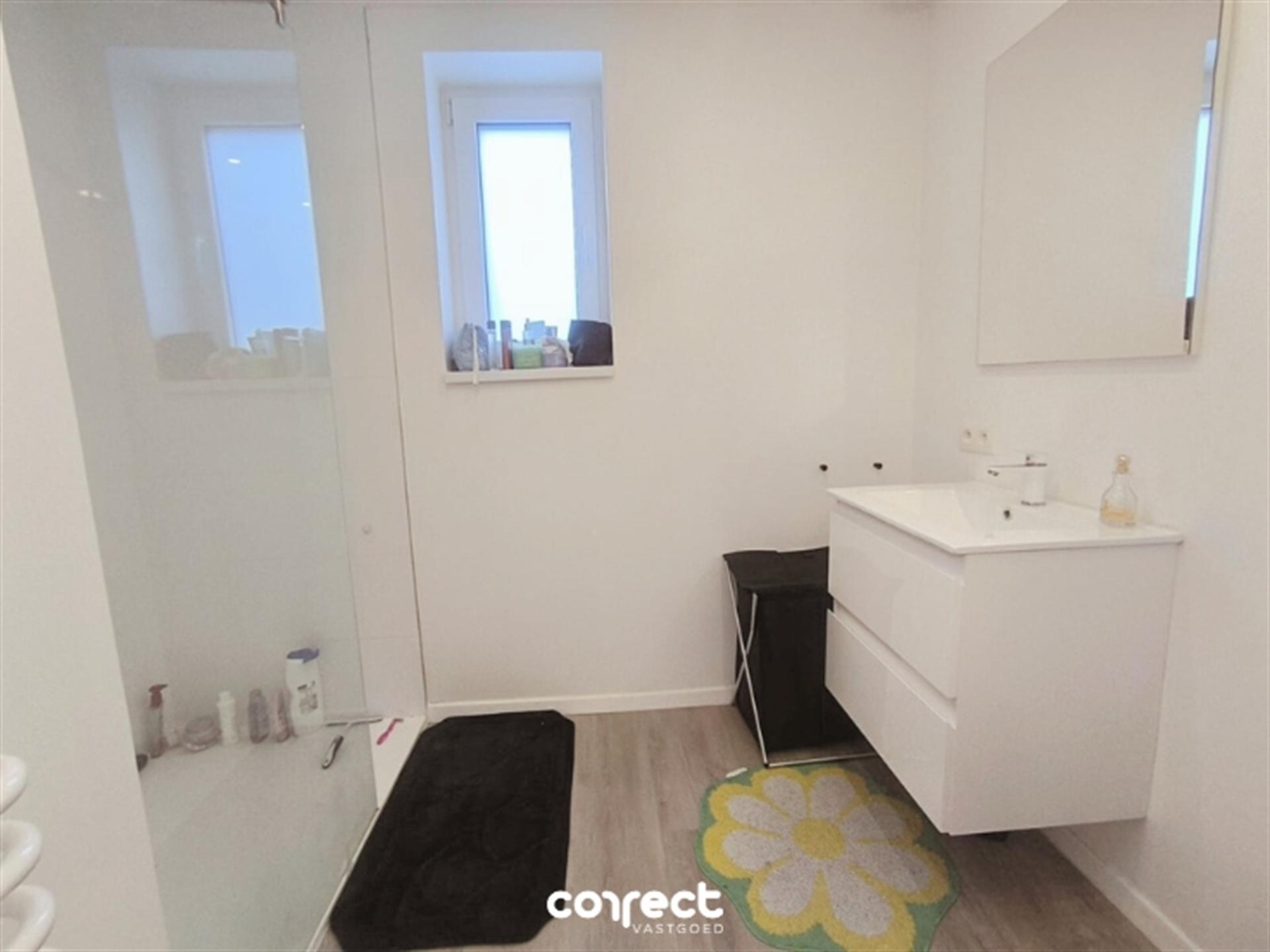 Ruim appartement op de eerste verdieping. foto 6