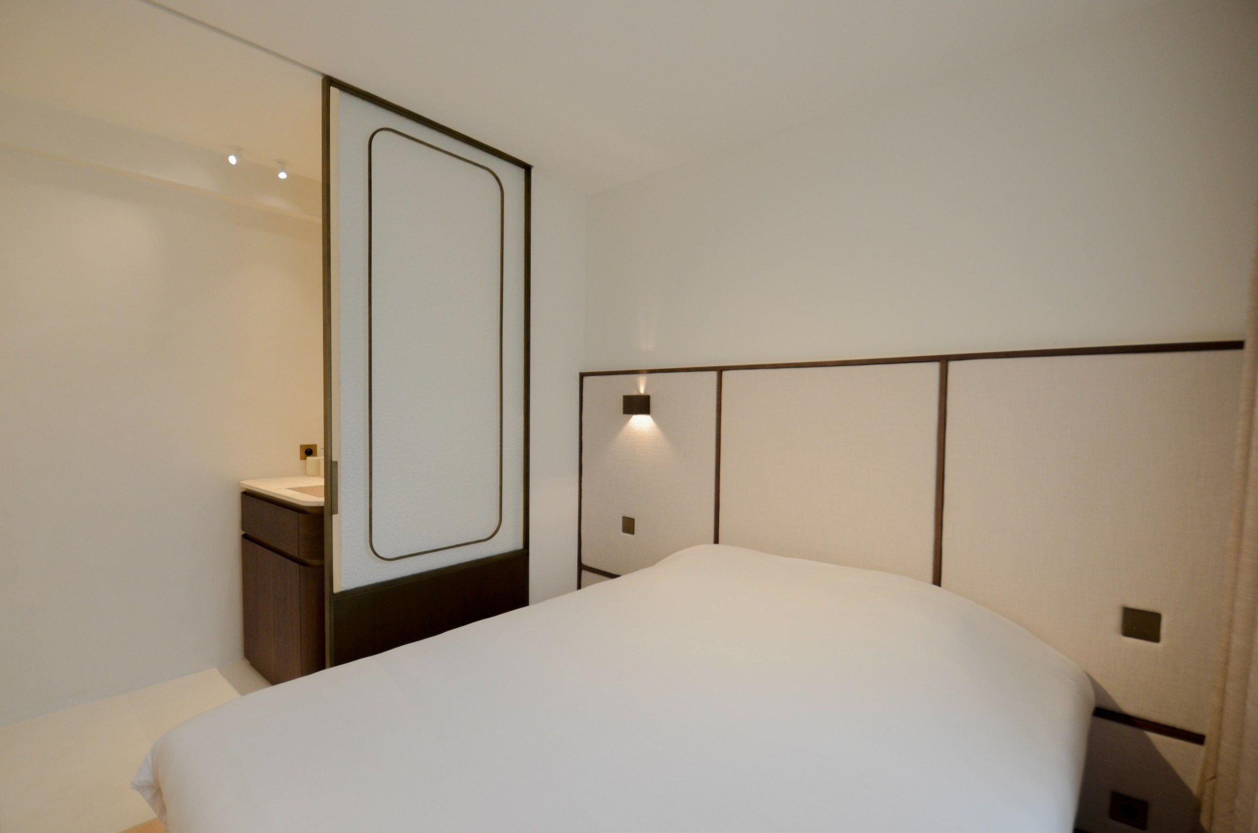 Uitzonderlijk gerenoveerd appartement met frontaal zeezicht in het Zoute. foto 33