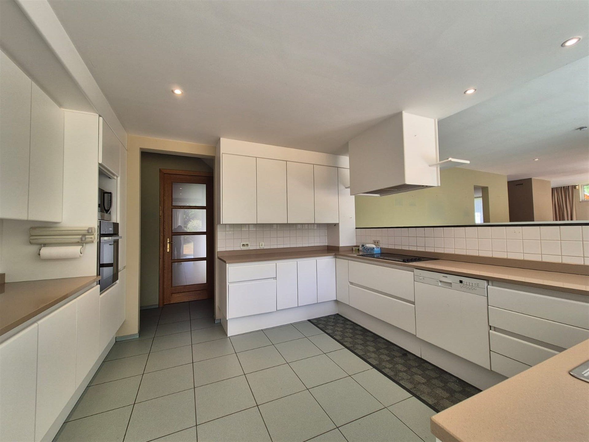 Gunstig gelegen ruime villa in groene omgeving.  foto 8