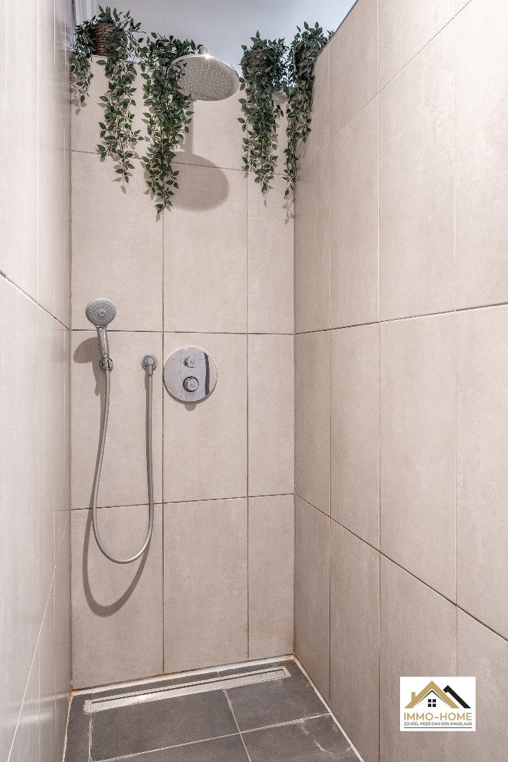 Ruime recente woning in pastorij stijl foto 18